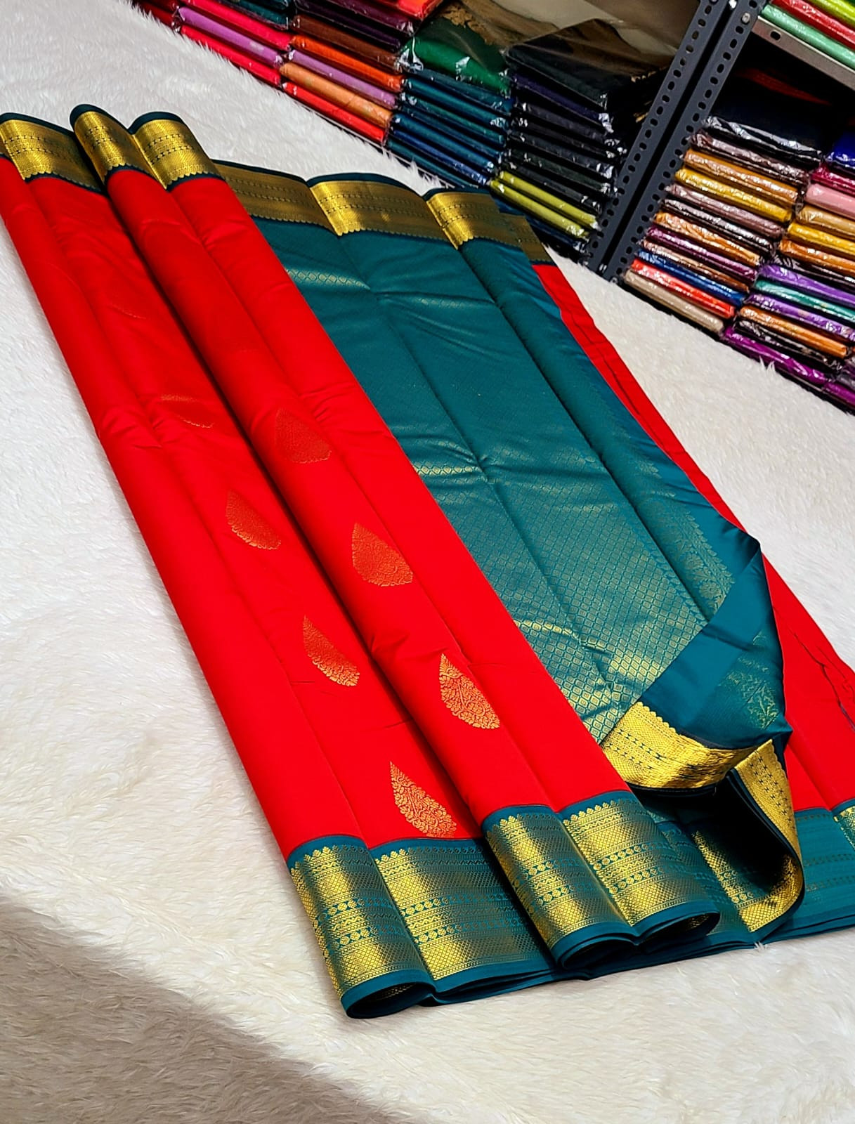 Beautiful Kanchipuram Premium Quality Pure Mix Vaira Oosi Silk Saree