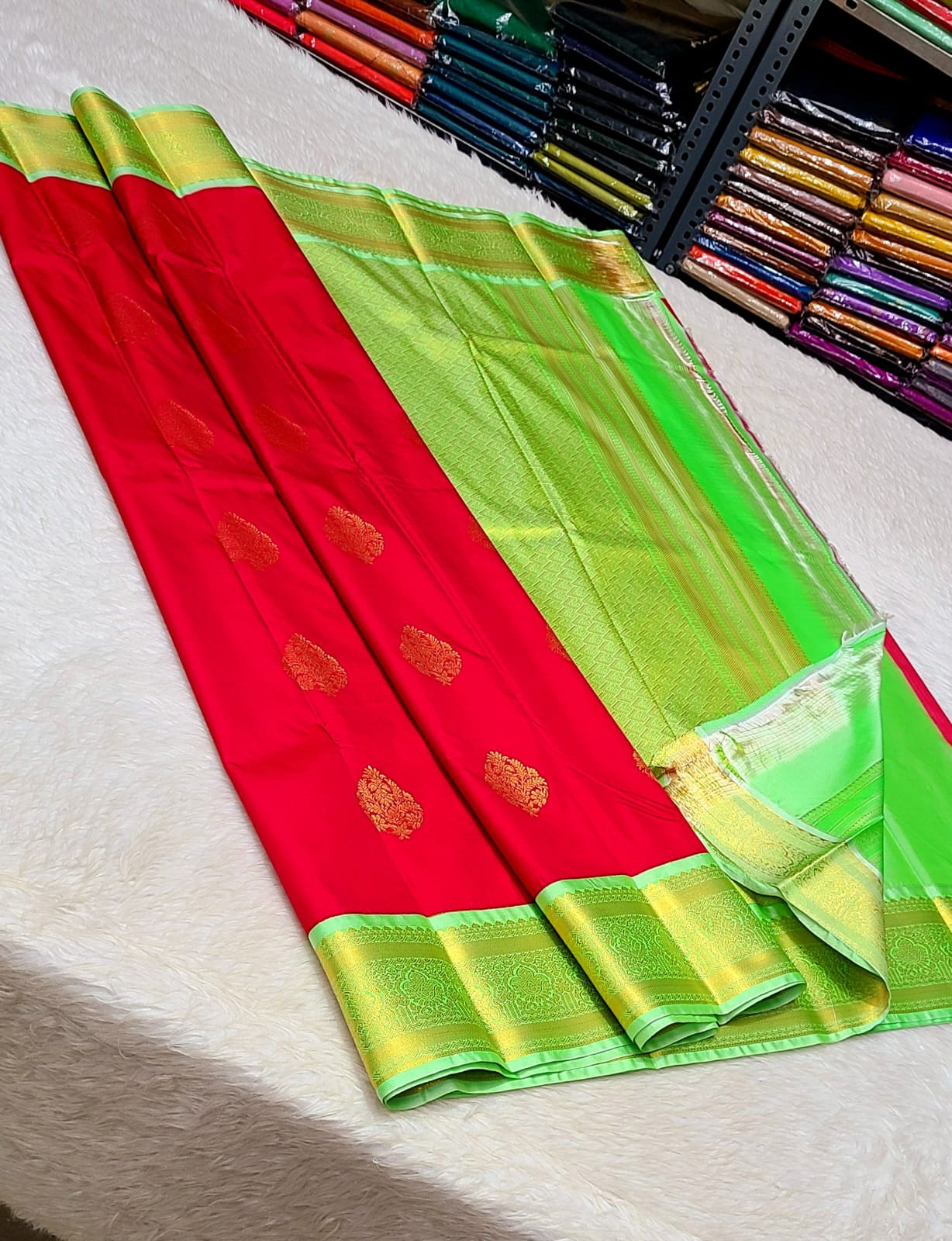 Beautiful Kanchipuram Premium Quality Pure Mix Vaira Oosi Silk Saree