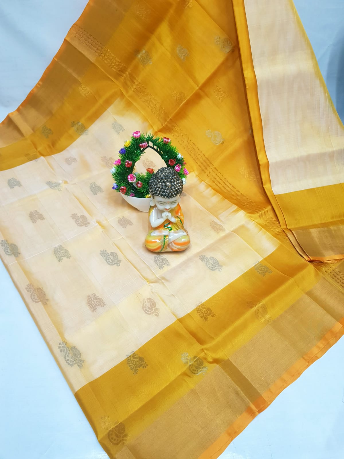 Uppada Pure Silk Topi Butta Saree with Kaddi Border