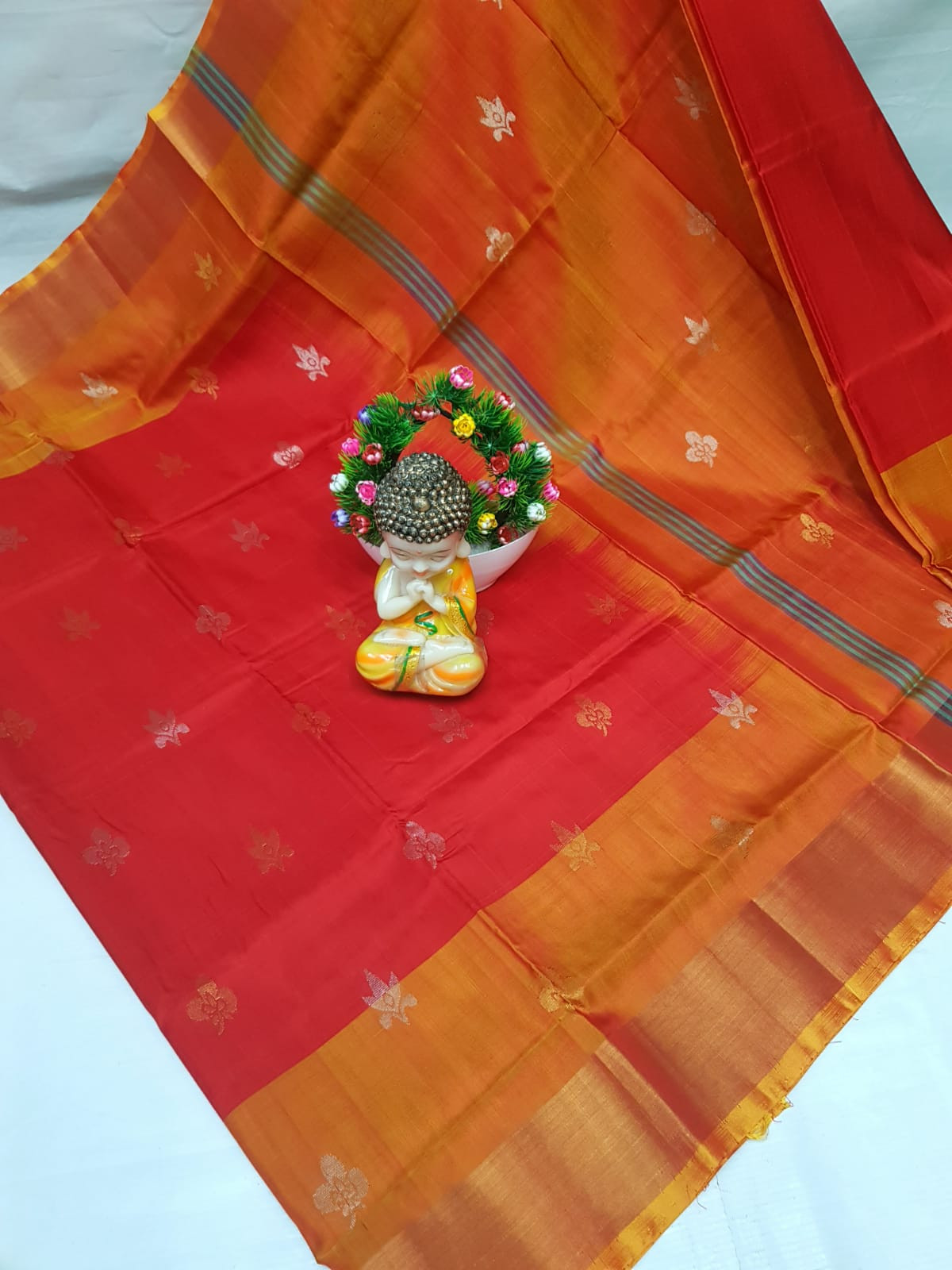 Uppada Pure Silk Topi Butta Saree with Kaddi Border