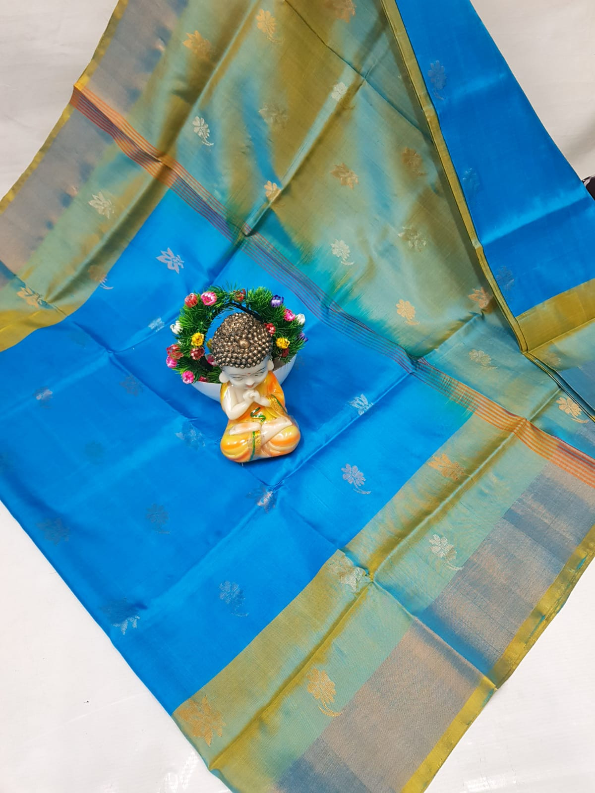 Uppada Pure Silk Topi Butta Saree with Kaddi Border
