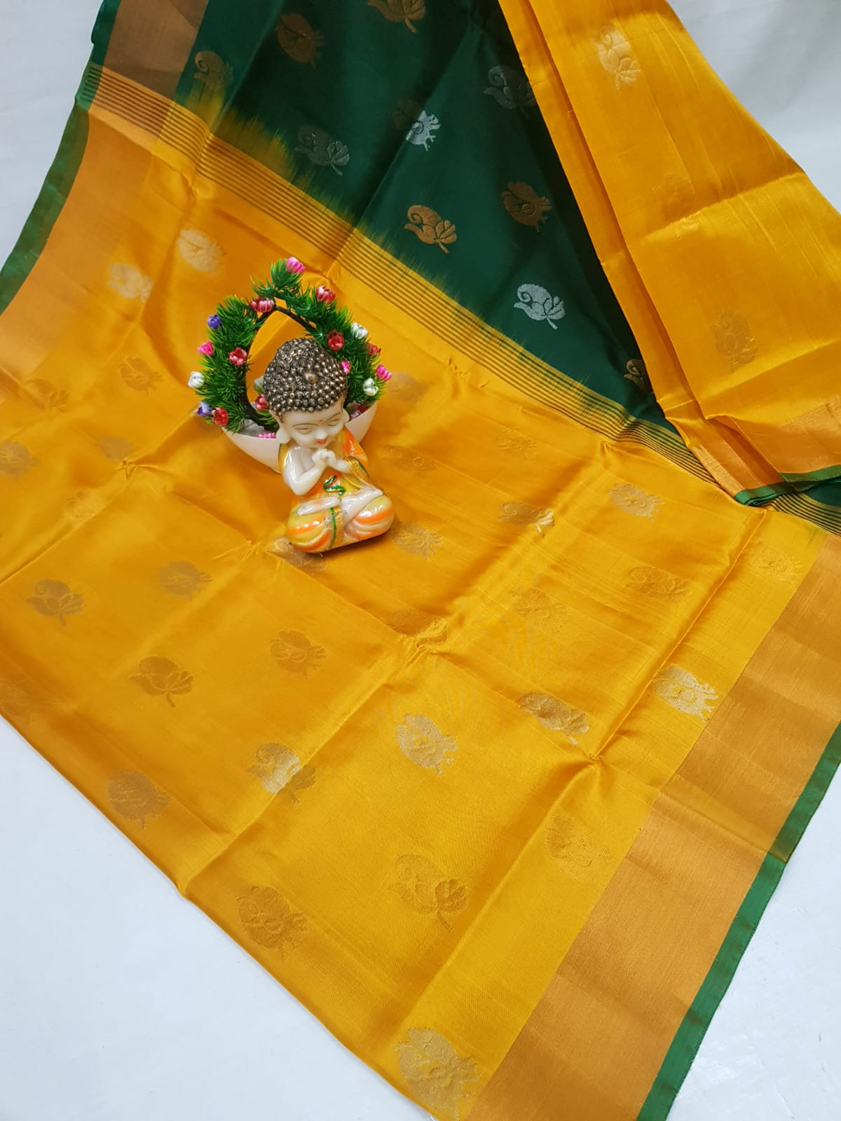 Uppada Pure Silk Topi Butta Saree with Kaddi Border