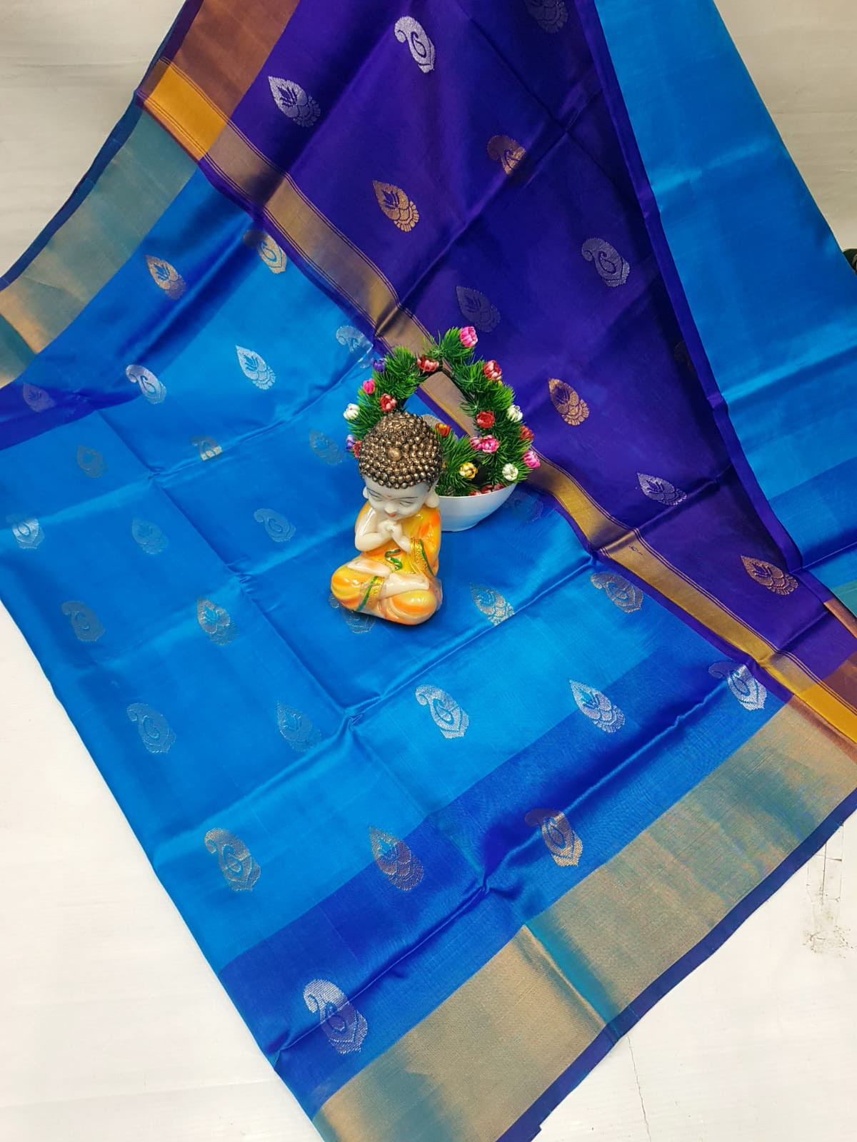 Uppada Pure Silk Topi Butta Saree with Kaddi Border