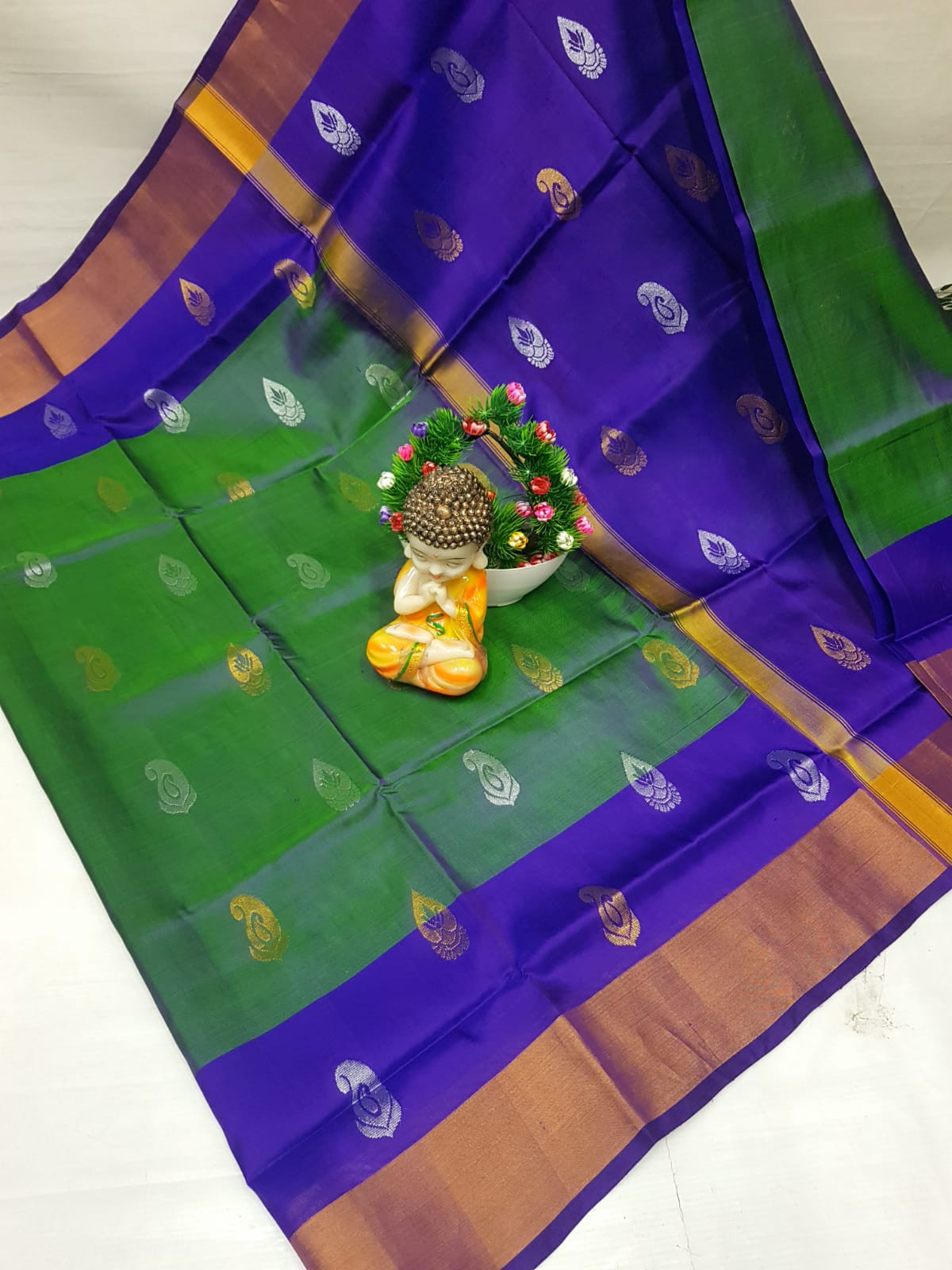 Uppada Pure Silk Topi Butta Saree with Kaddi Border
