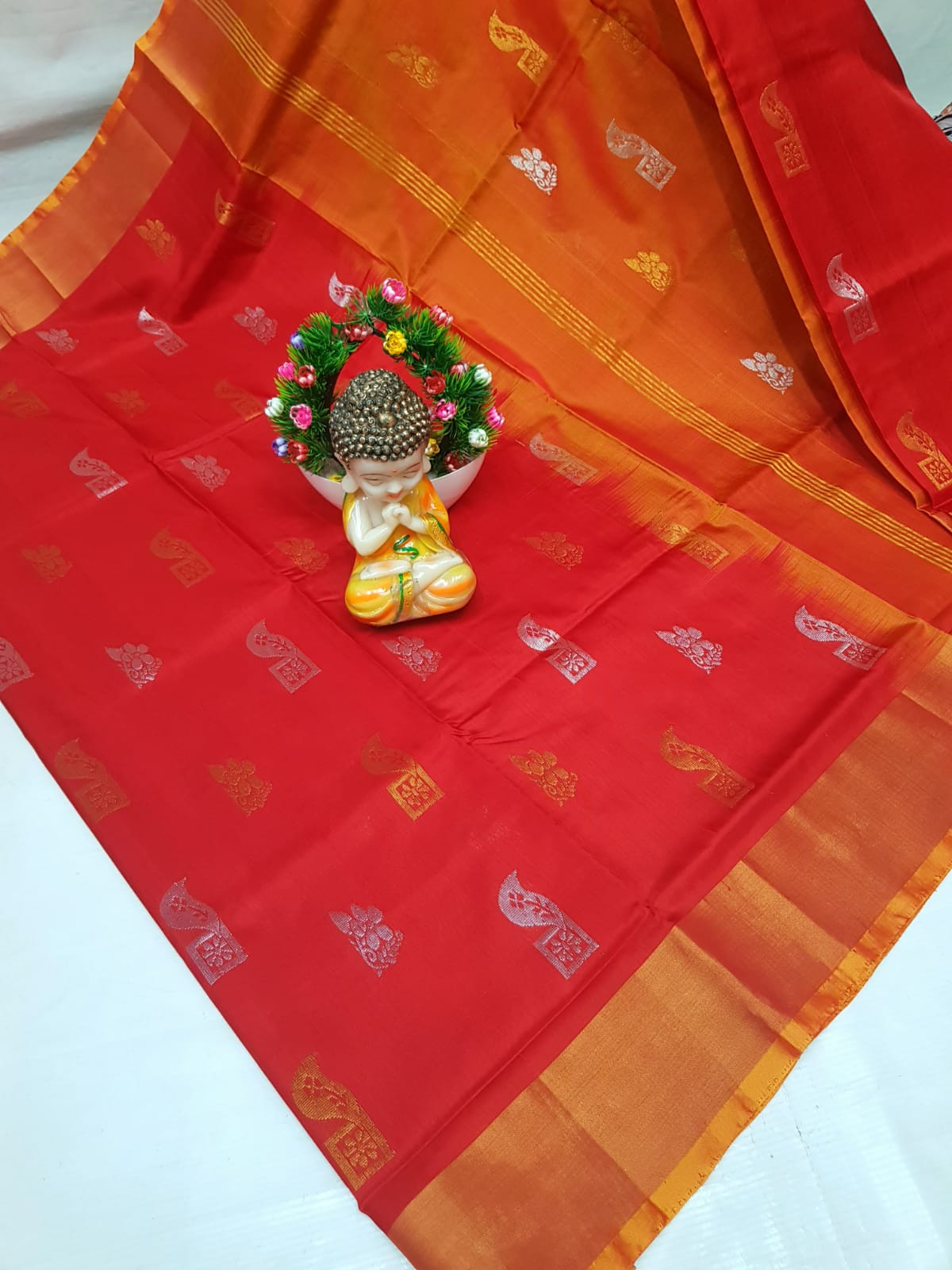 Uppada Pure Silk Topi Butta Saree with Kaddi Border