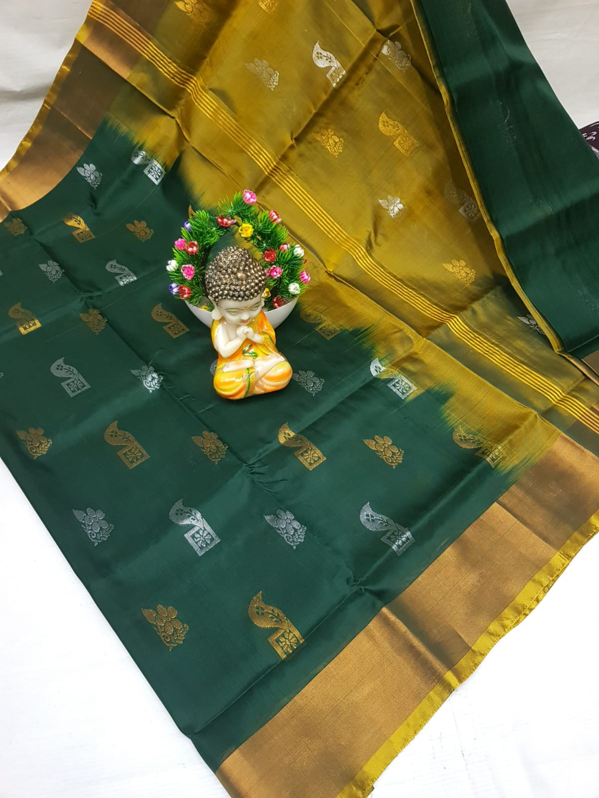 Uppada Pure Silk Topi Butta Saree with Kaddi Border