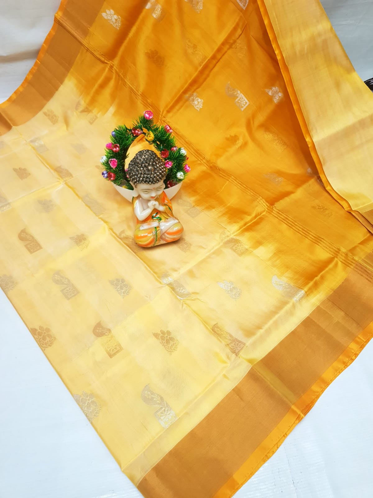 Uppada Pure Silk Topi Butta Saree with Kaddi Border