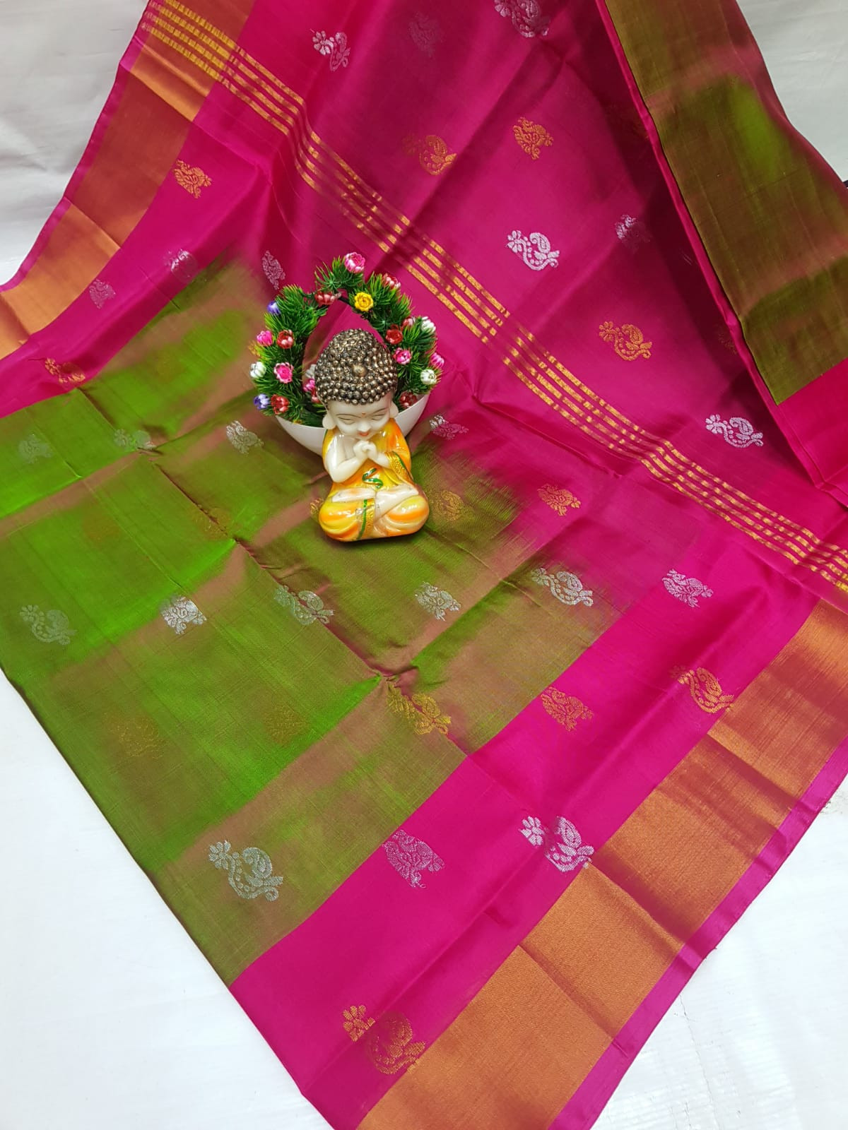 Uppada Pure Silk Topi Butta Saree with Kaddi Border