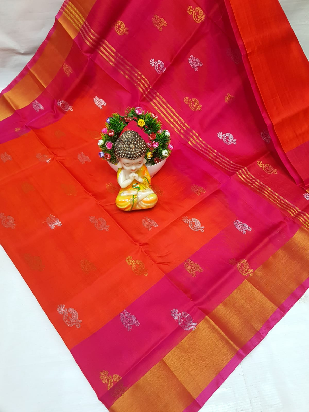 Uppada Pure Silk Topi Butta Saree with Kaddi Border