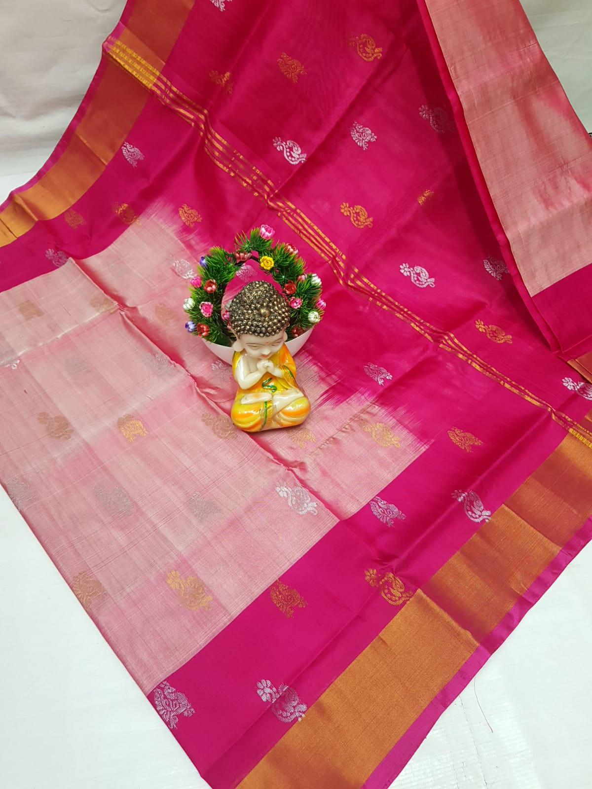 Uppada Pure Silk Topi Butta Saree with Kaddi Border