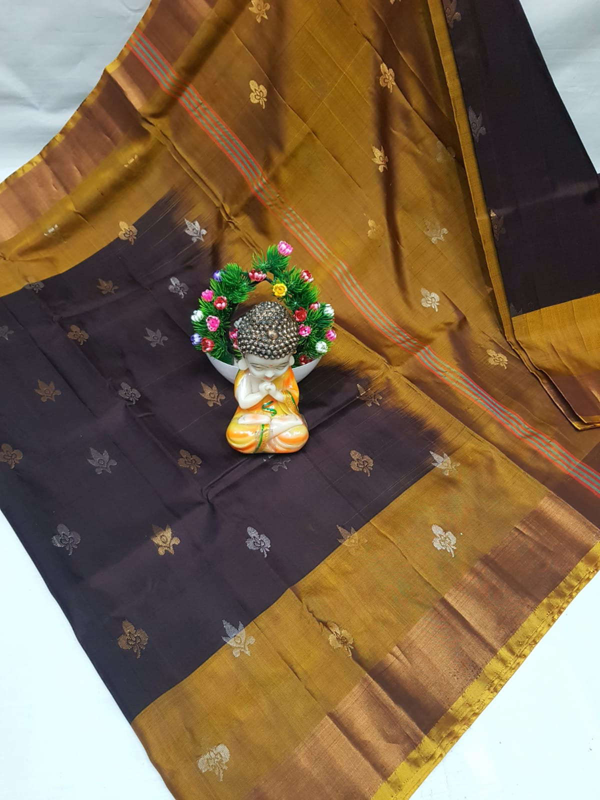 Uppada Pure Silk Topi Butta Saree with Kaddi Border
