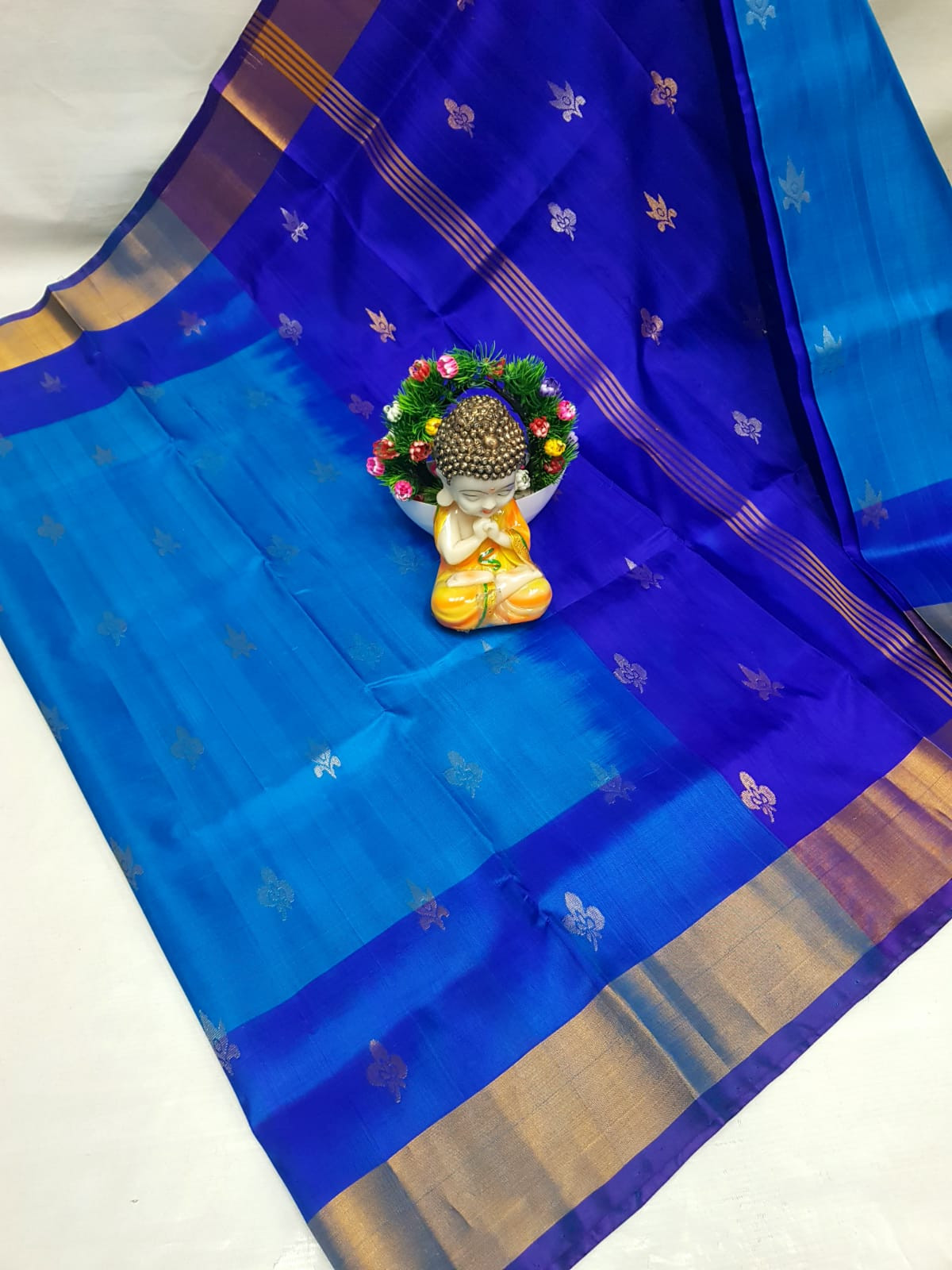 Uppada Pure Silk Topi Butta Saree with Kaddi Border
