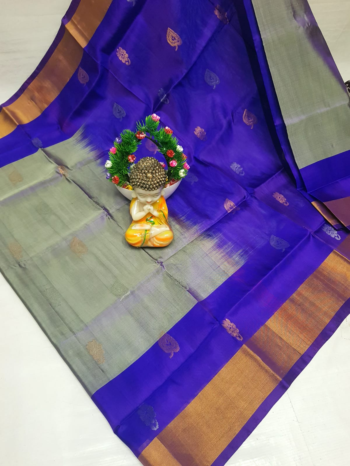 Uppada Pure Silk Topi Butta Saree with Kaddi Border