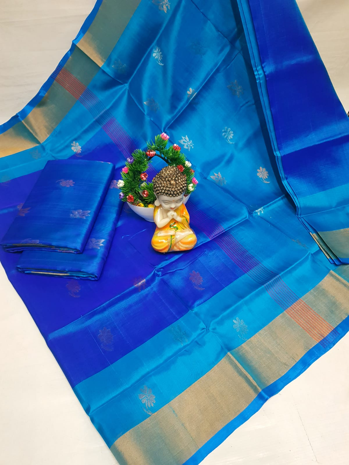 Uppada Pure Silk Topi Butta Saree with Kaddi Border