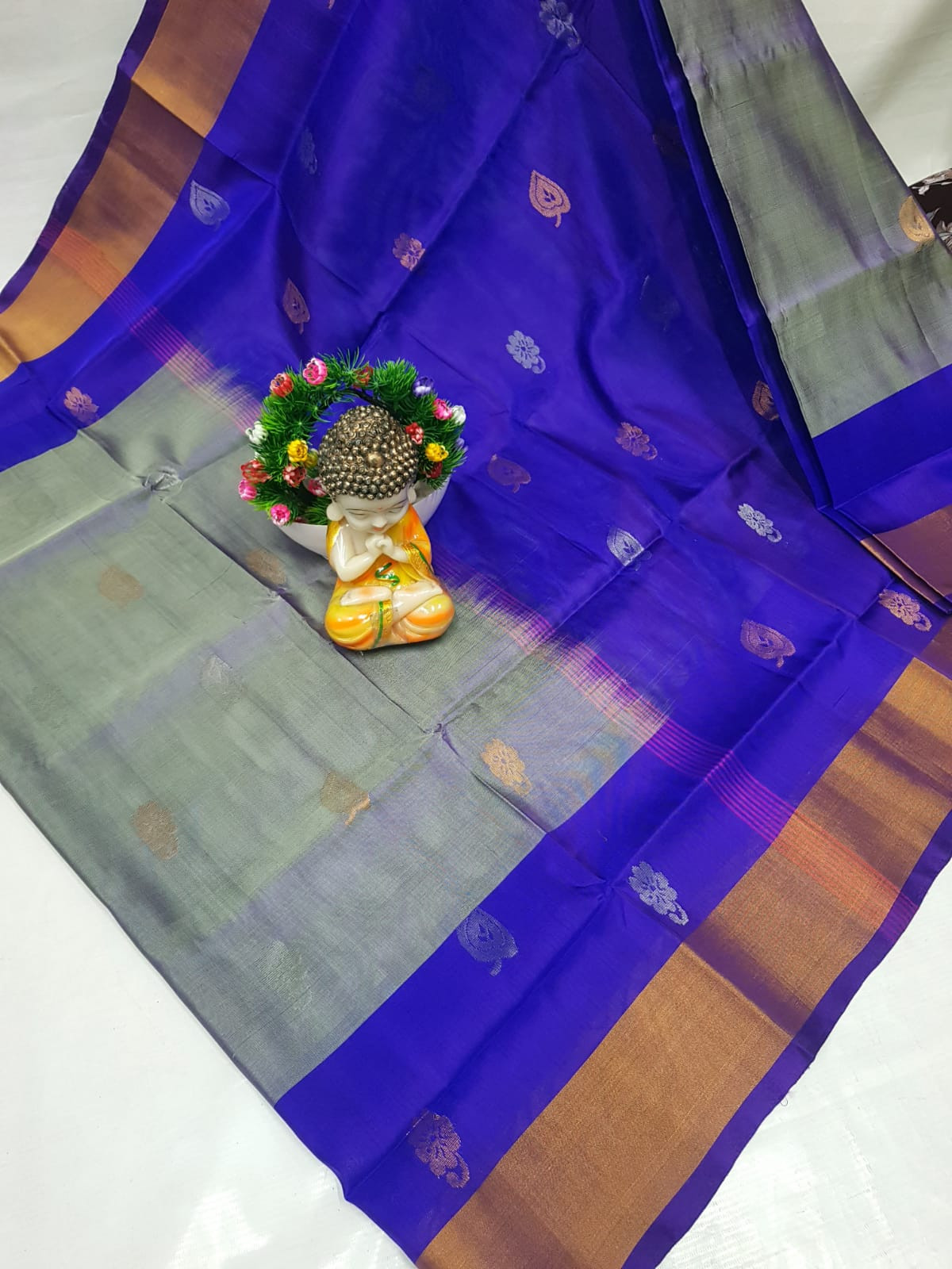 Uppada Pure Silk Topi Butta Saree with Kaddi Border