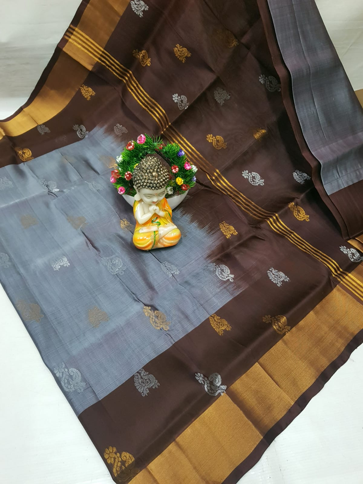 Uppada Pure Silk Topi Butta Saree with Kaddi Border