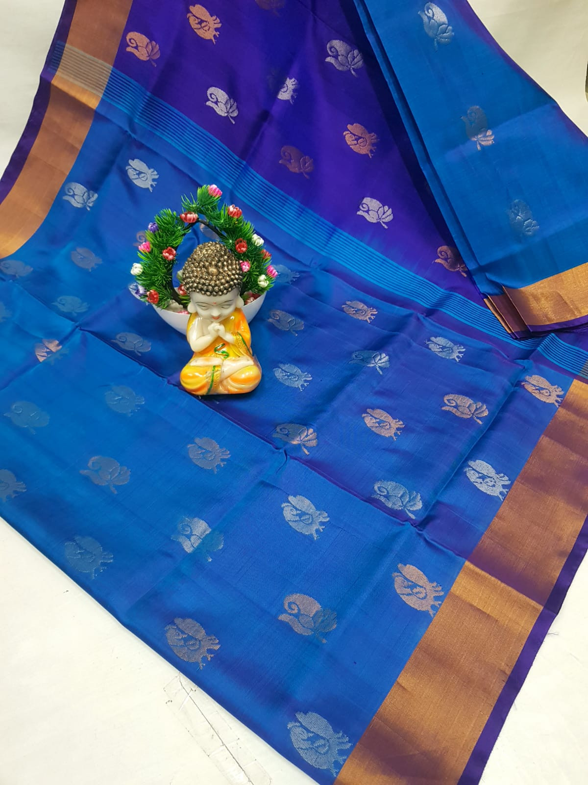 Uppada Pure Silk Topi Butta Saree with Kaddi Border