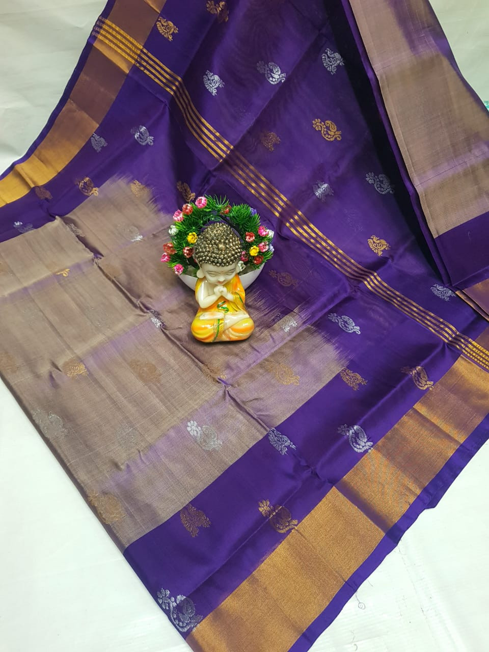 Uppada Pure Silk Topi Butta Saree with Kaddi Border