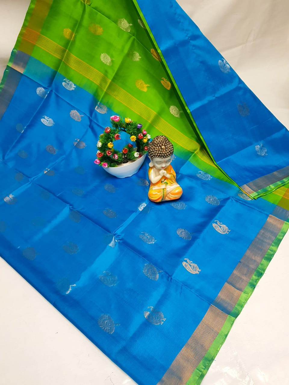 Uppada Small Border Allover Butta Saree