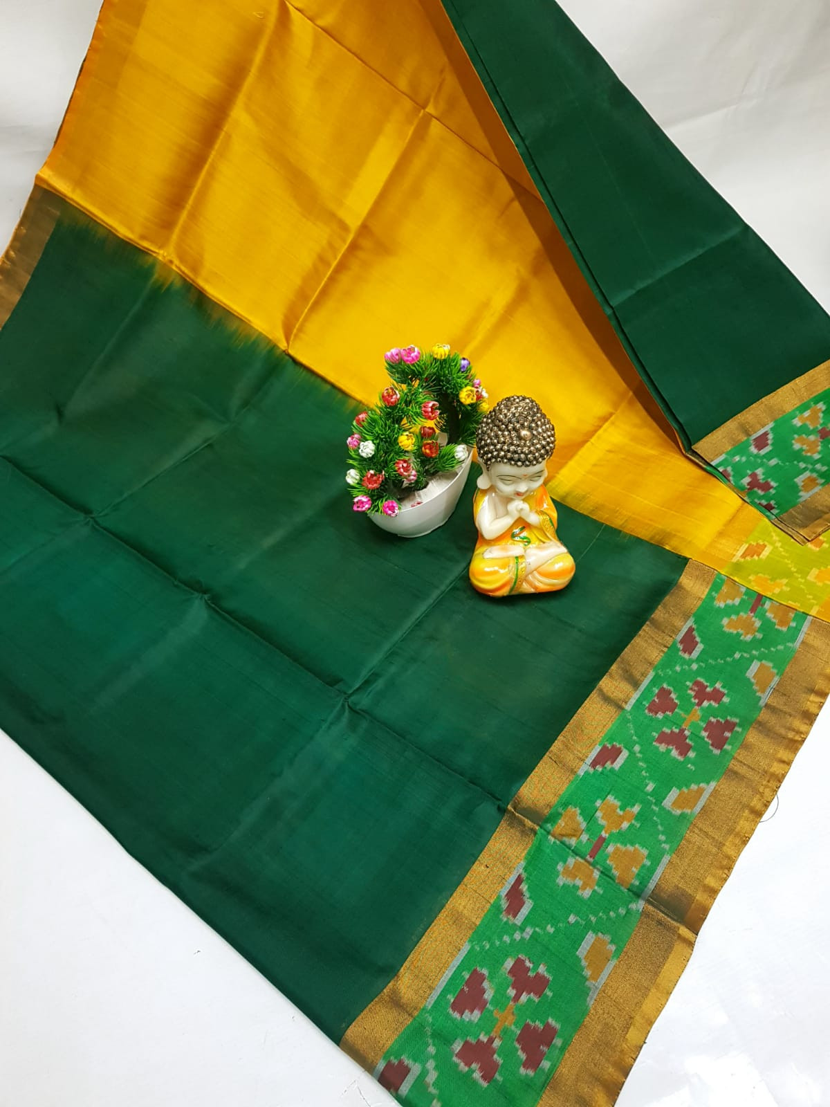 Uppada Small Pochampalli Border Pure Silk Saree
