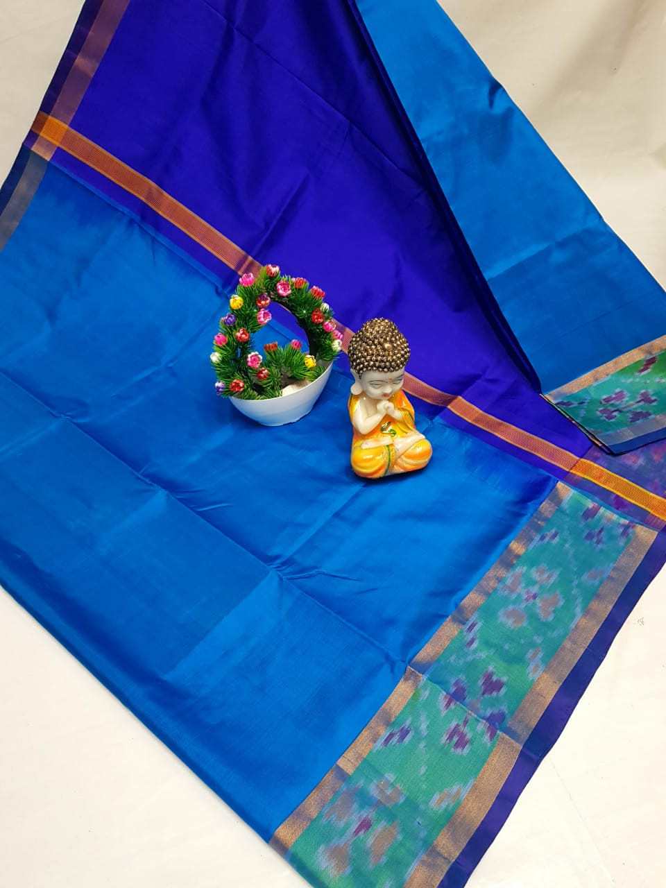 Uppada Small Pochampalli Border Pure Silk Saree