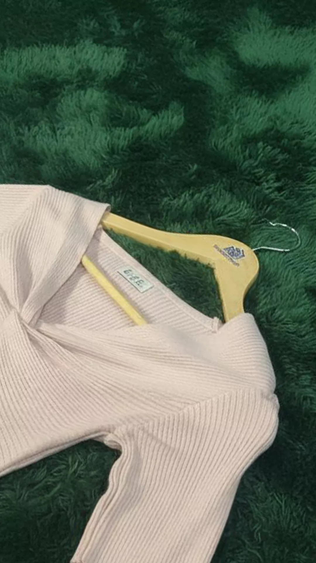 Chic Twisted Knot Ribbed Knit Top - Long Sleeve V-Neck Sweater