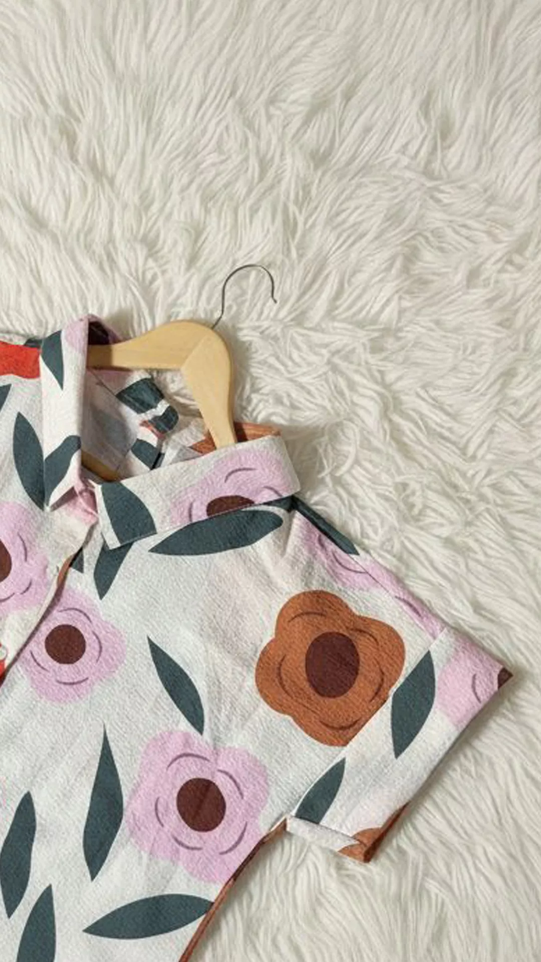 Relaxed Abstract Floral Print Short-Sleeve Shirt - Button-Down Top