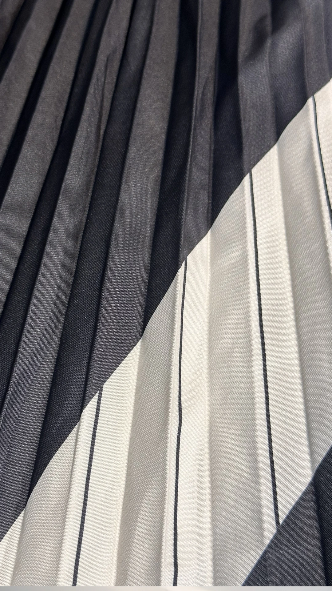 Statement Black White Chevron Pleated Midi Skirt - Elastic Waist