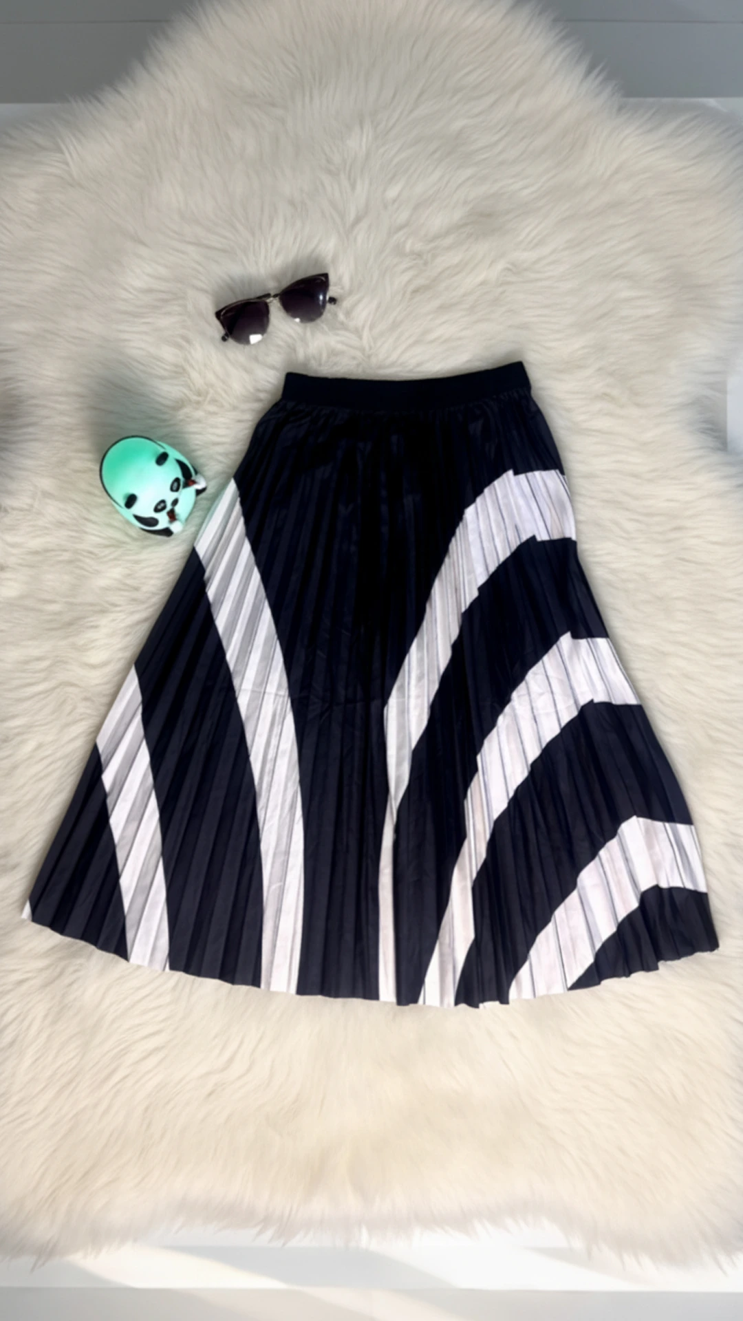 Statement Black White Chevron Pleated Midi Skirt - Elastic Waist