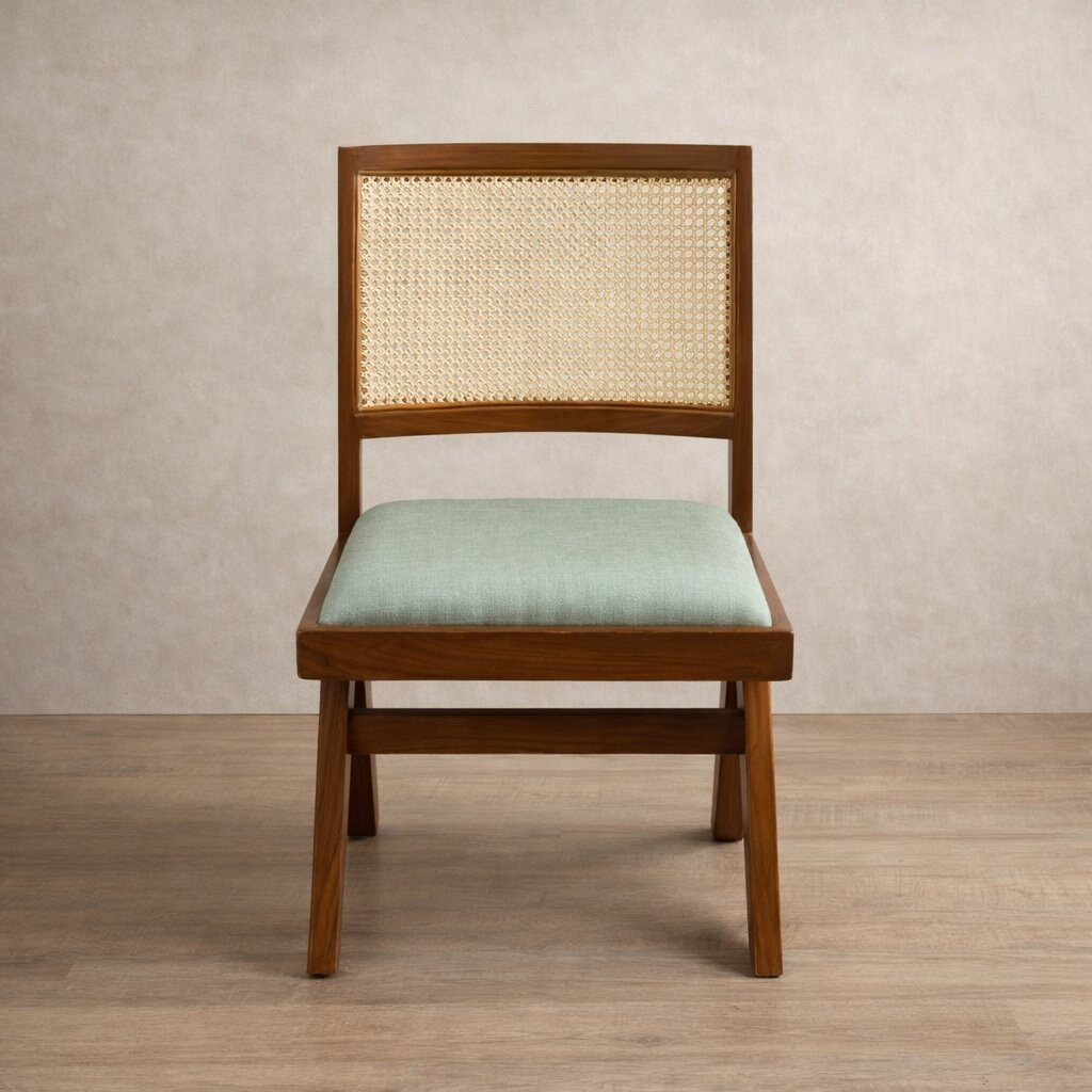 Seyra Chair