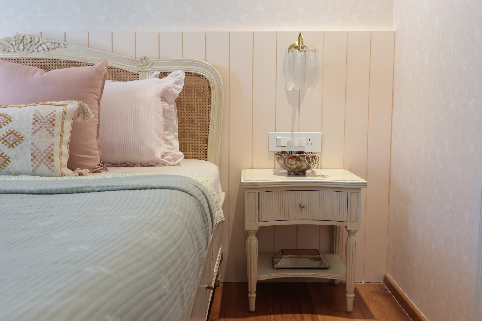 Seina Table