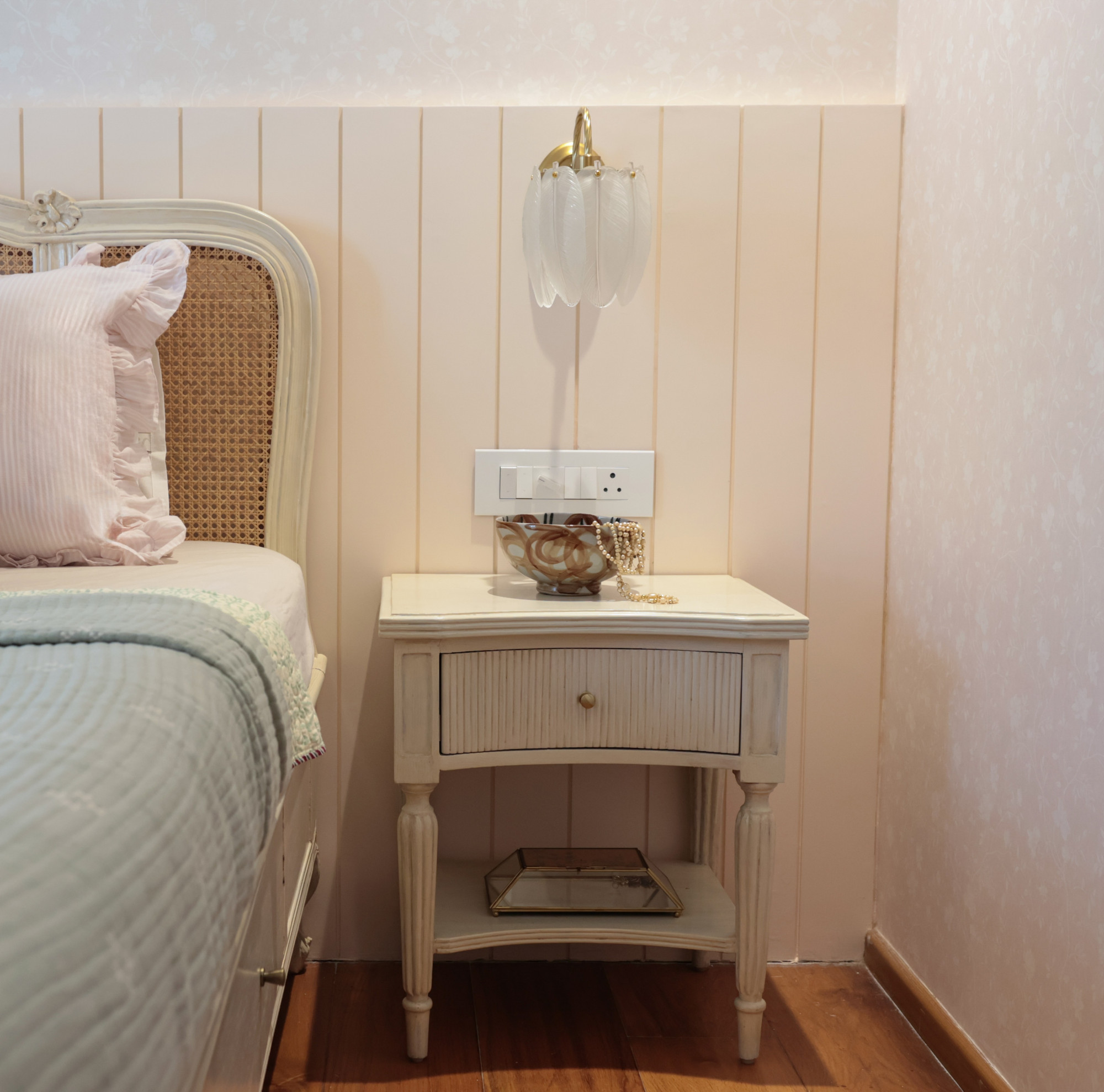Seina Table