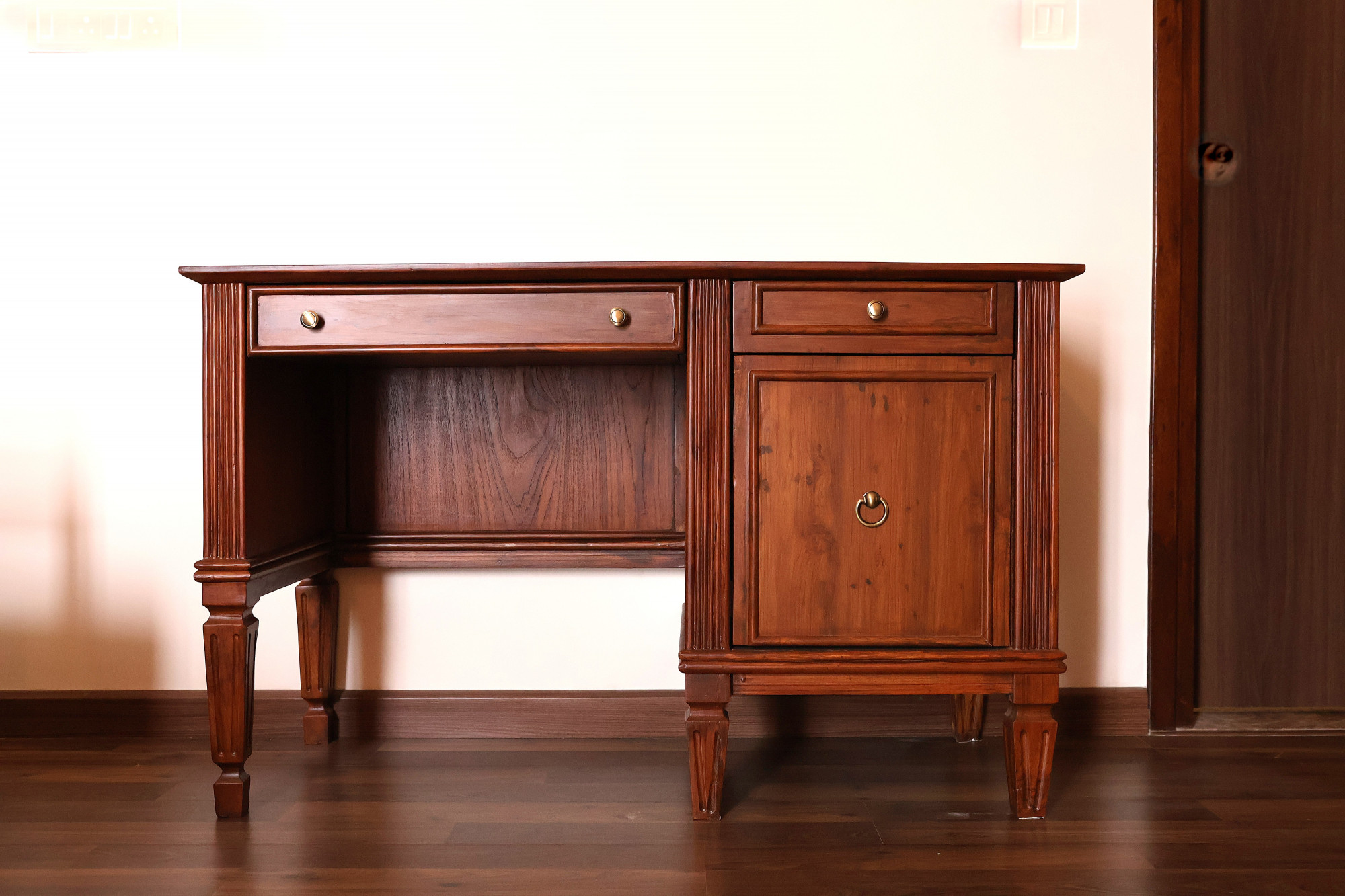 Raaz Table