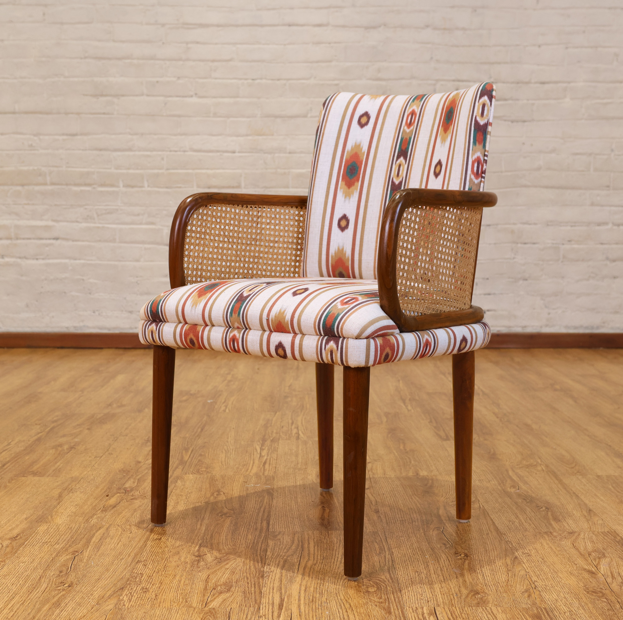 Katha chair