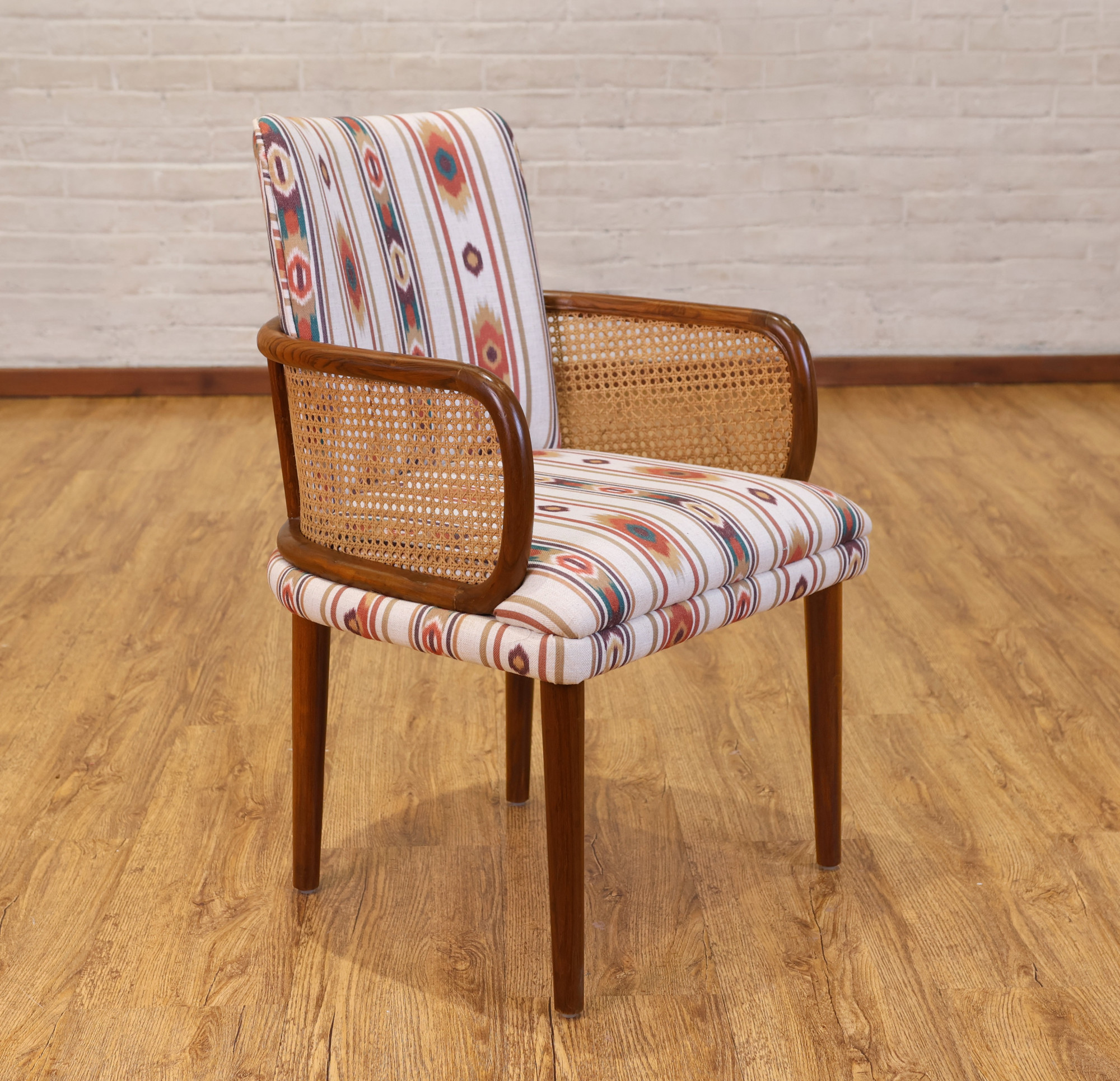 Katha chair