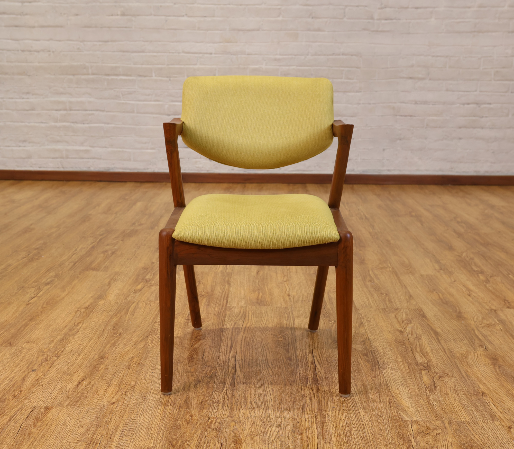 Pree Chair