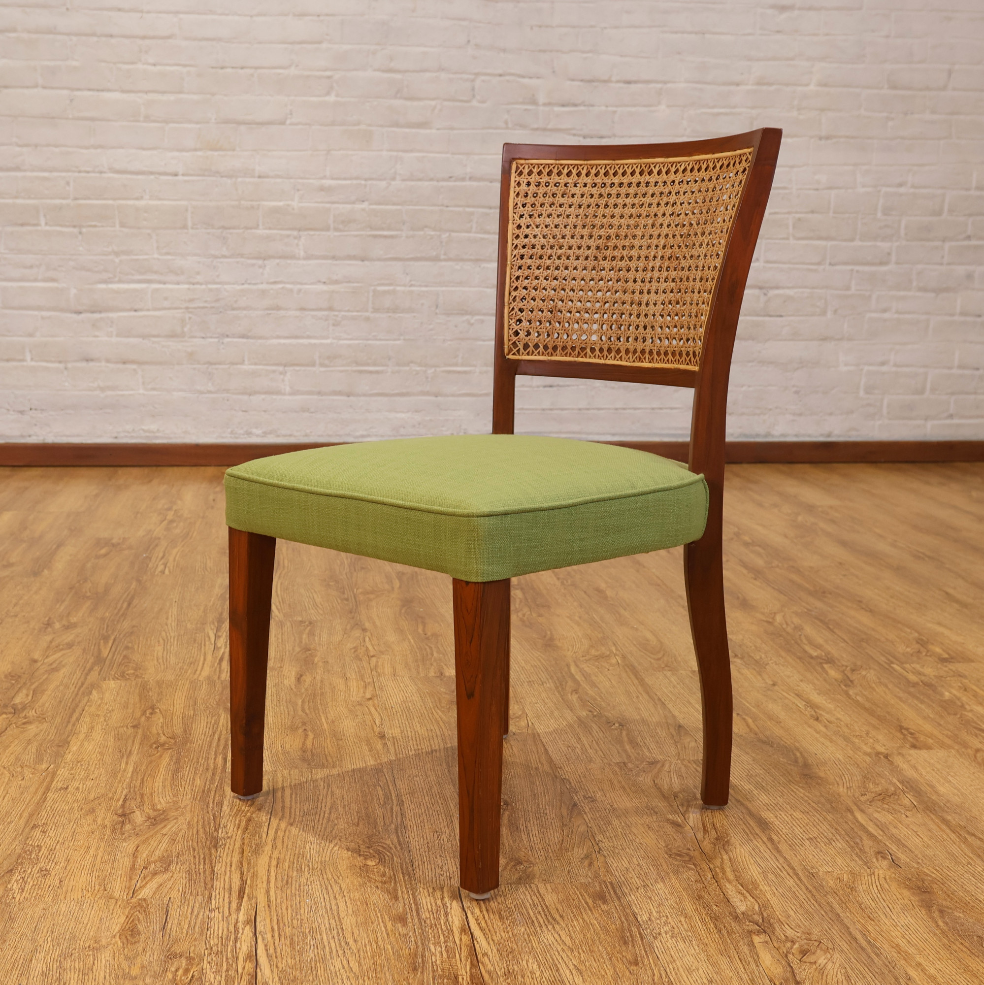 Nora Chair