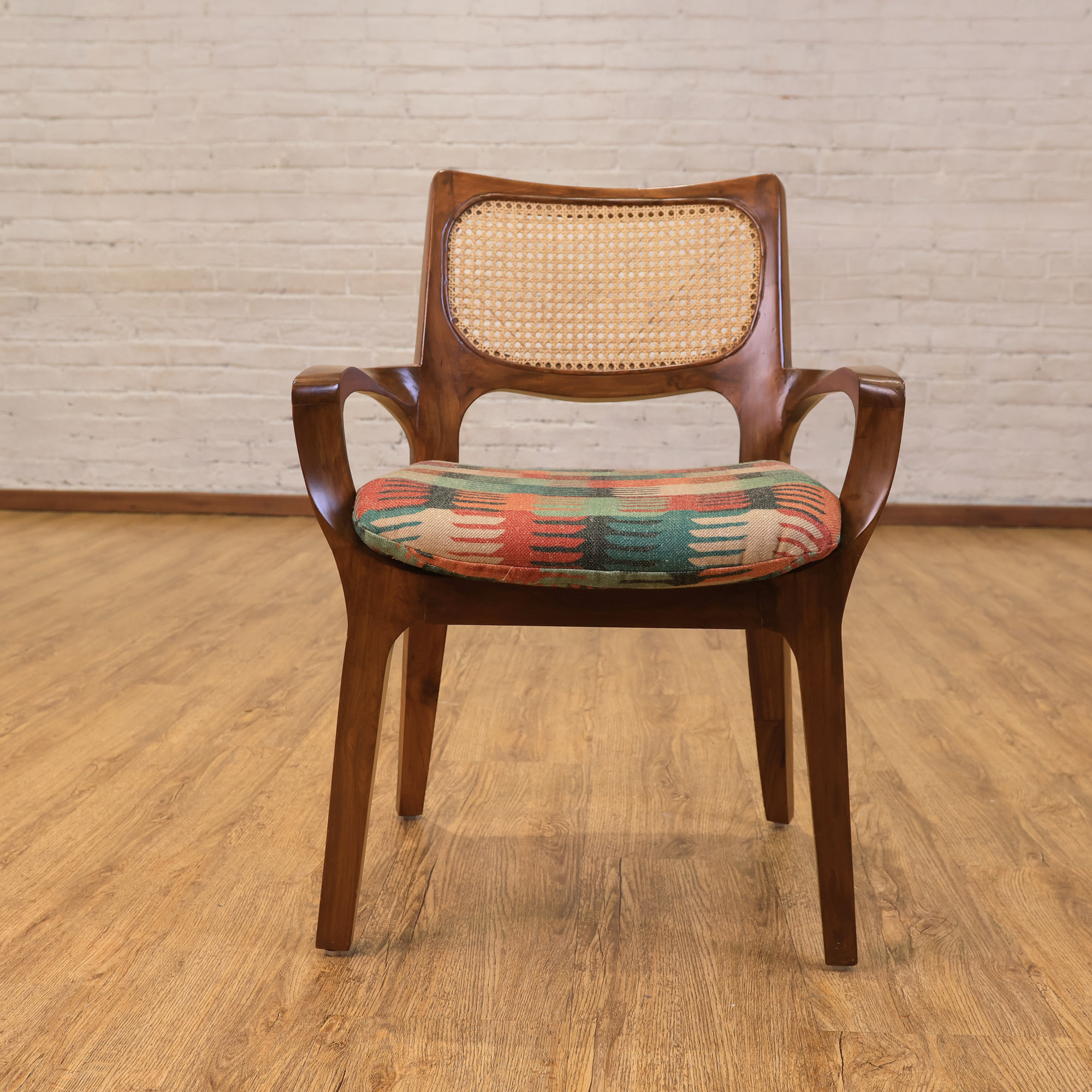Sira Chair