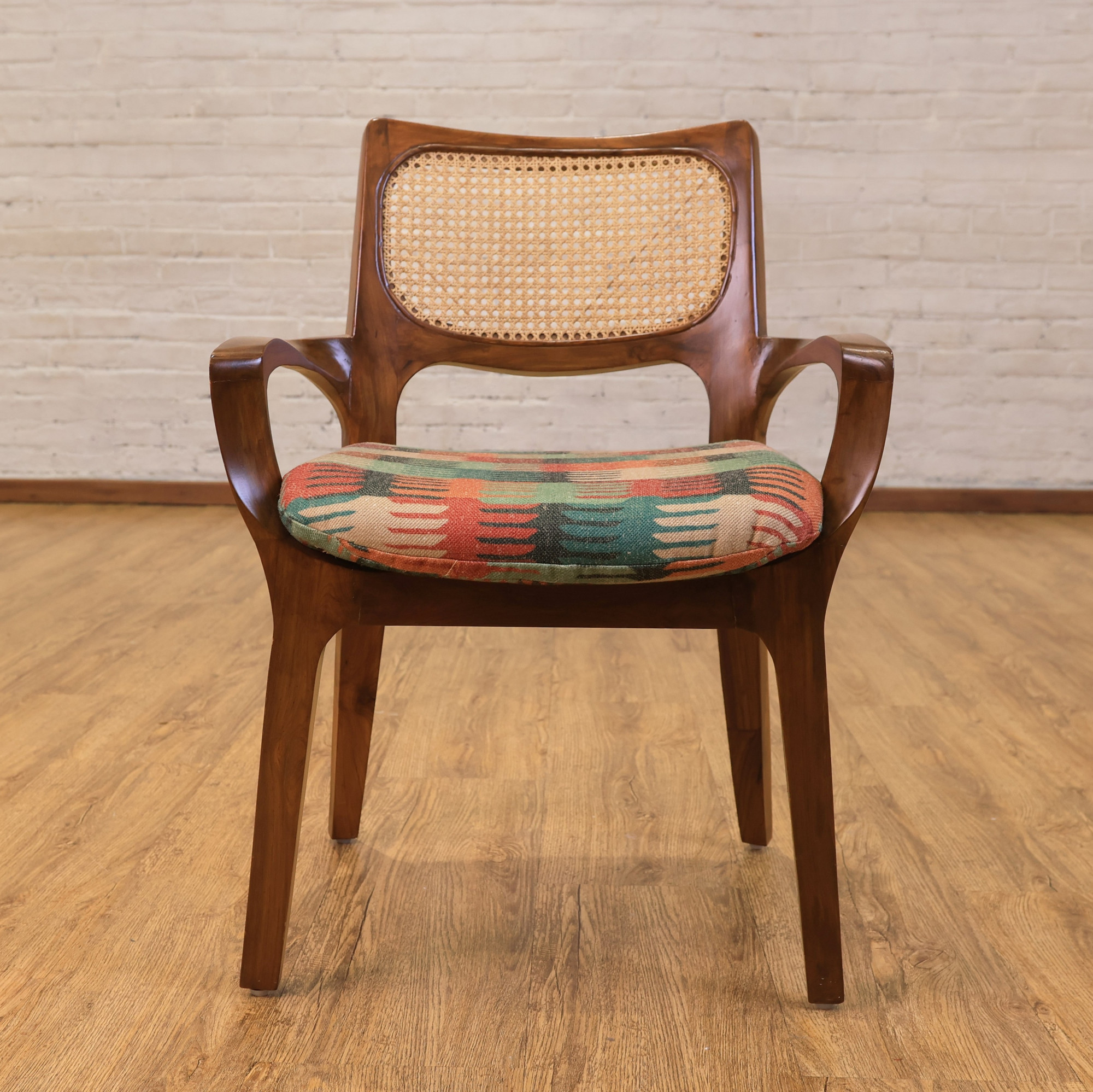 Sira Chair