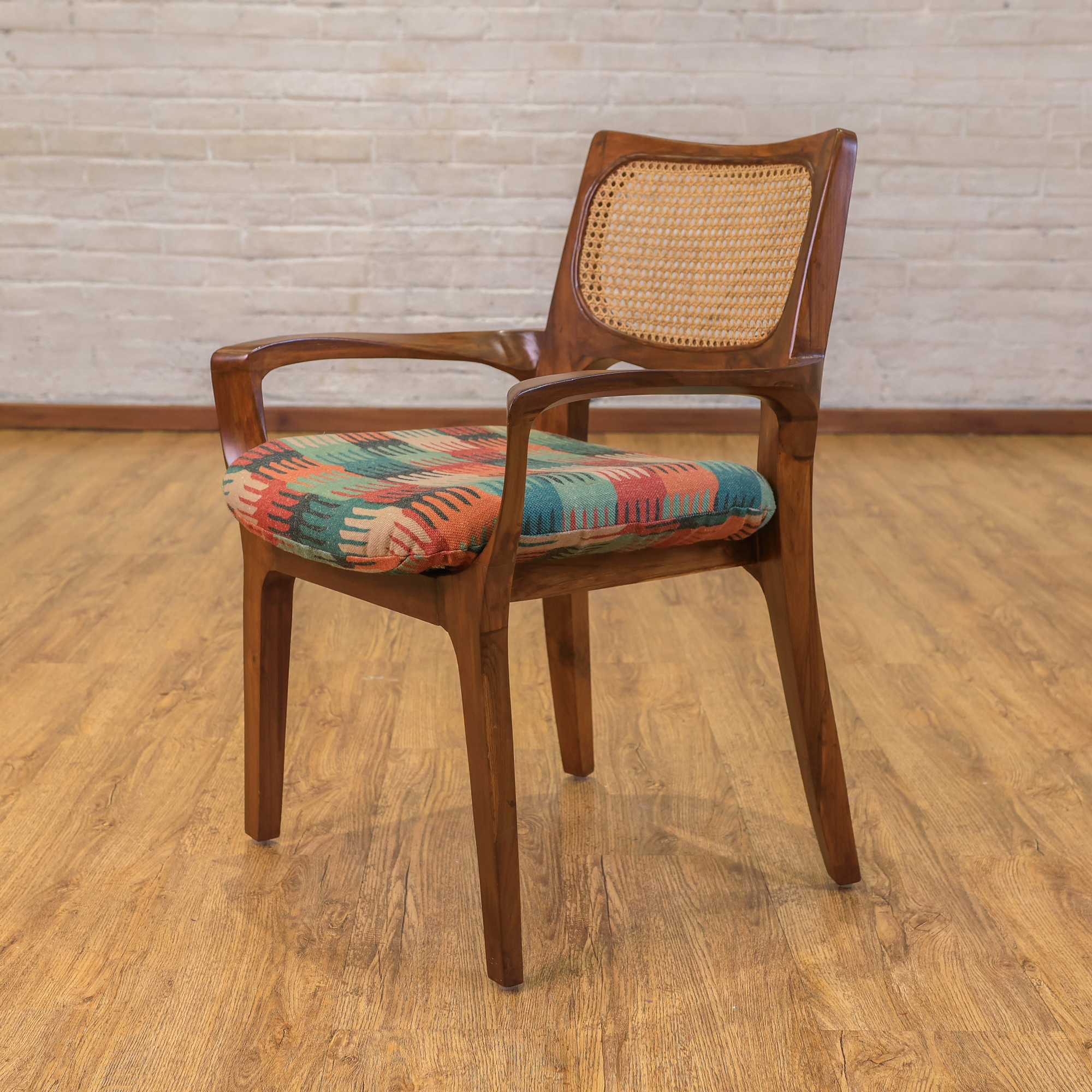 Sira Chair