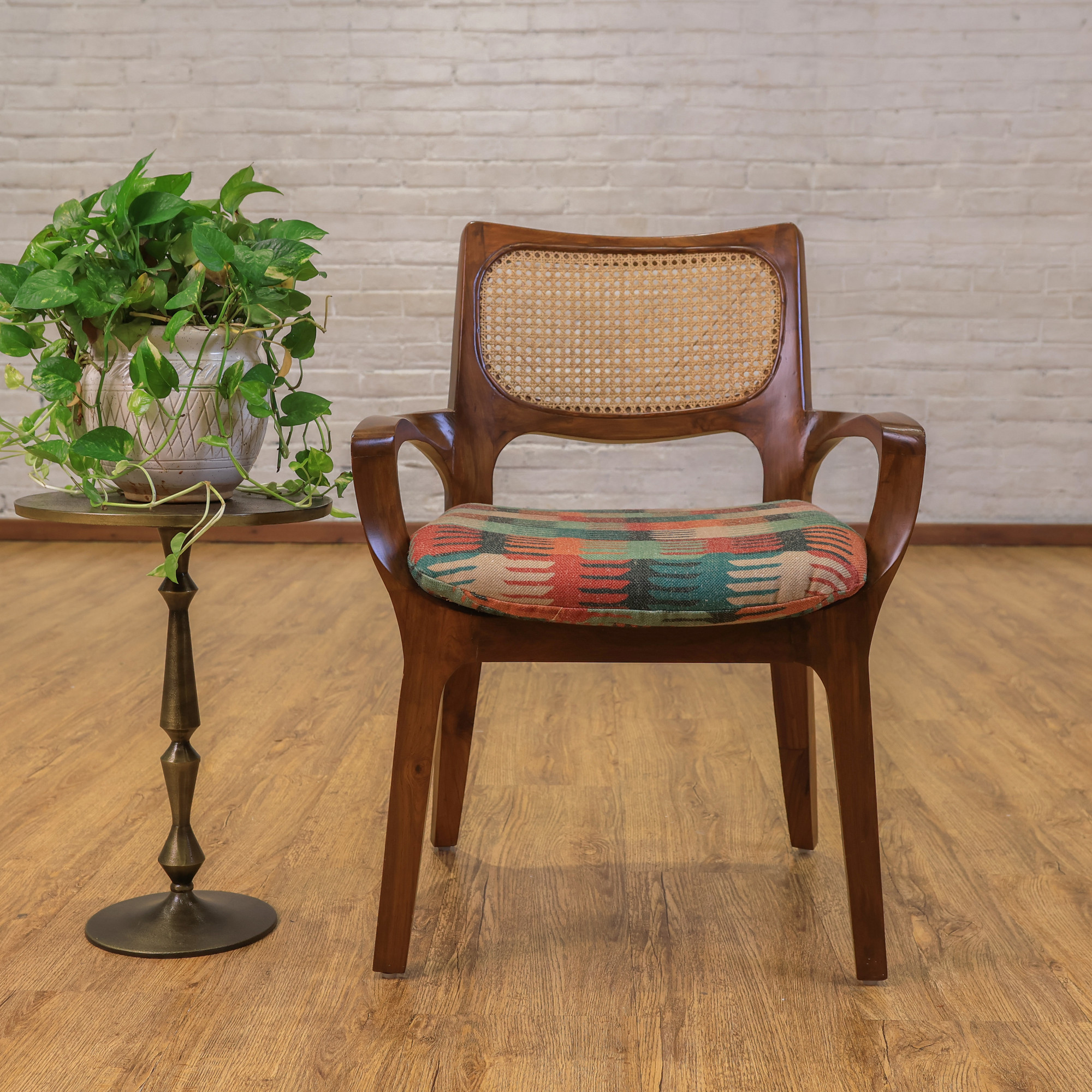 Sira Chair