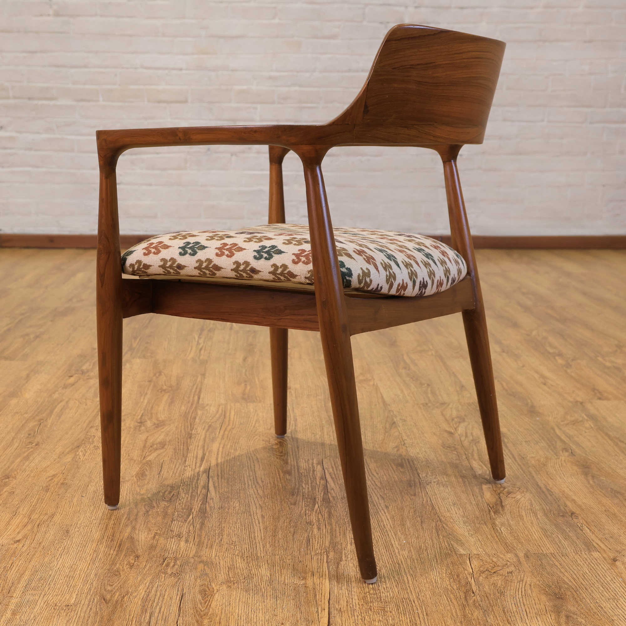 Hiroshima Chair