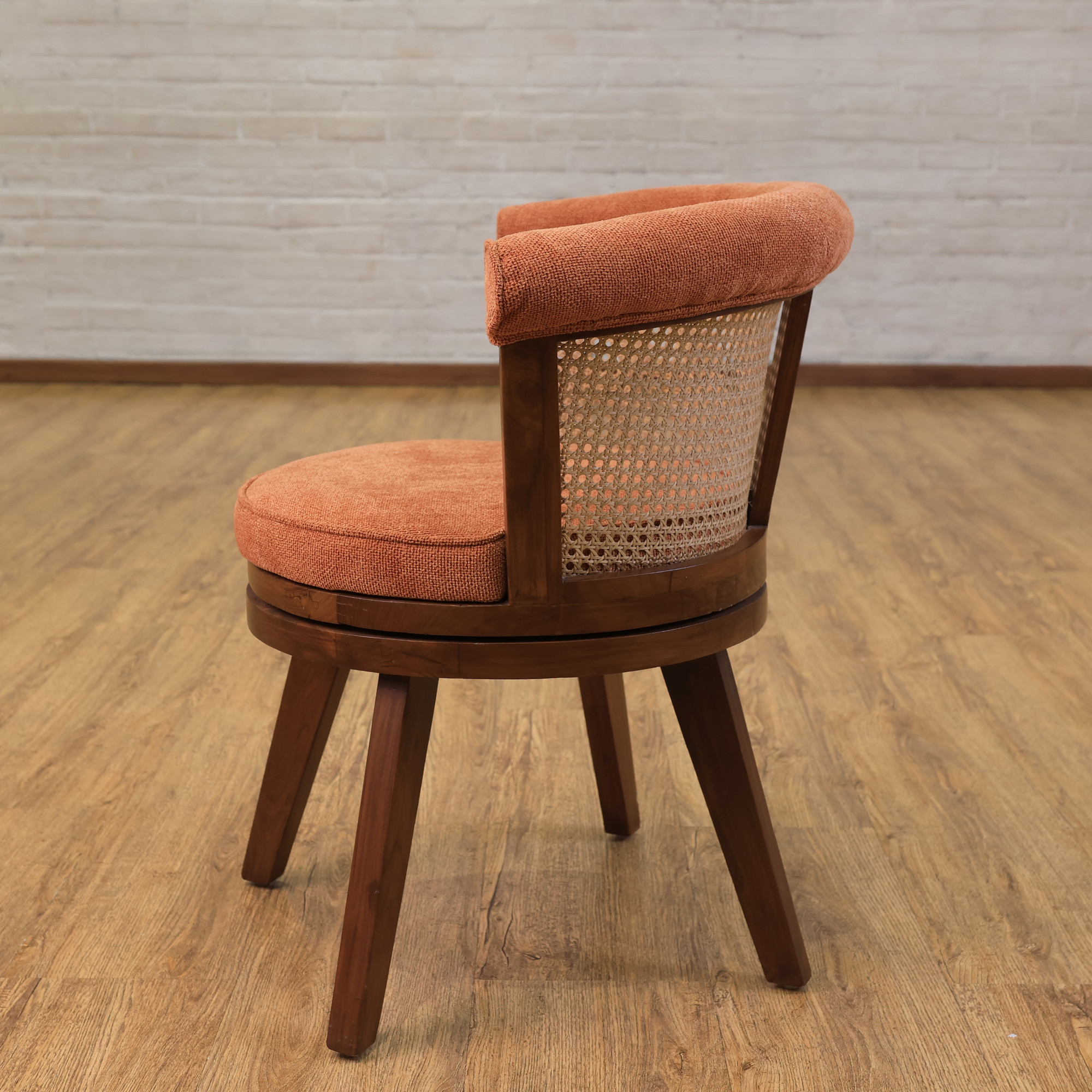 Lebu Chair