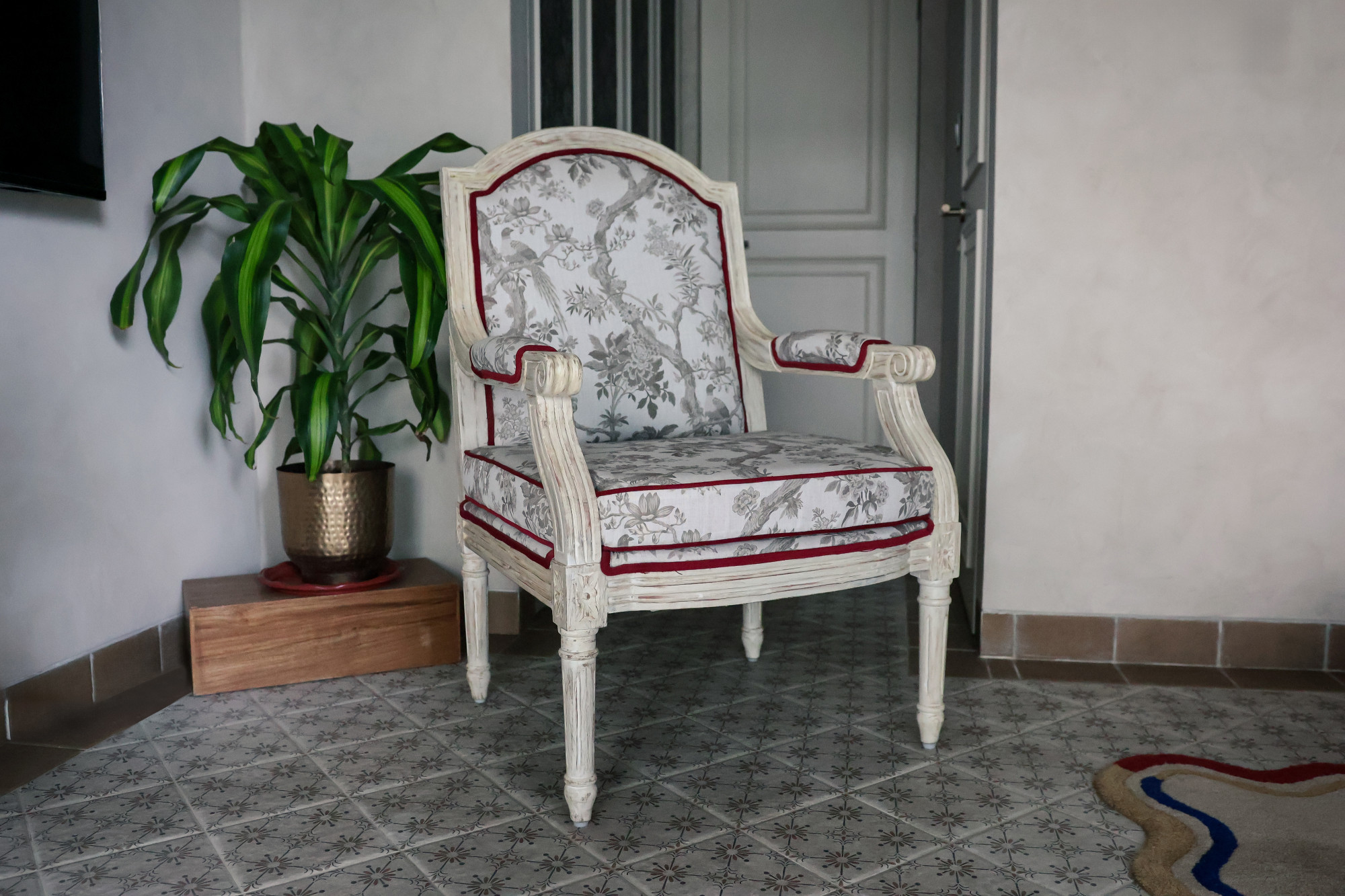 Tuhina Chair