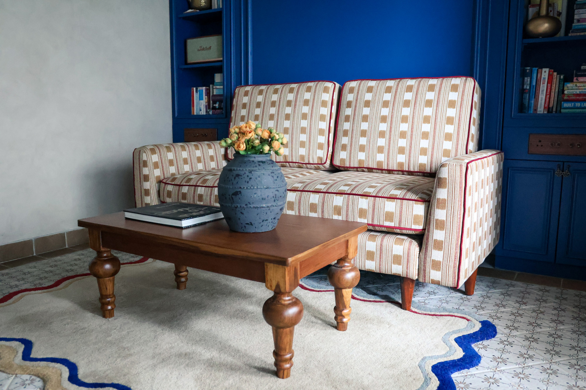 Nivara Sofa