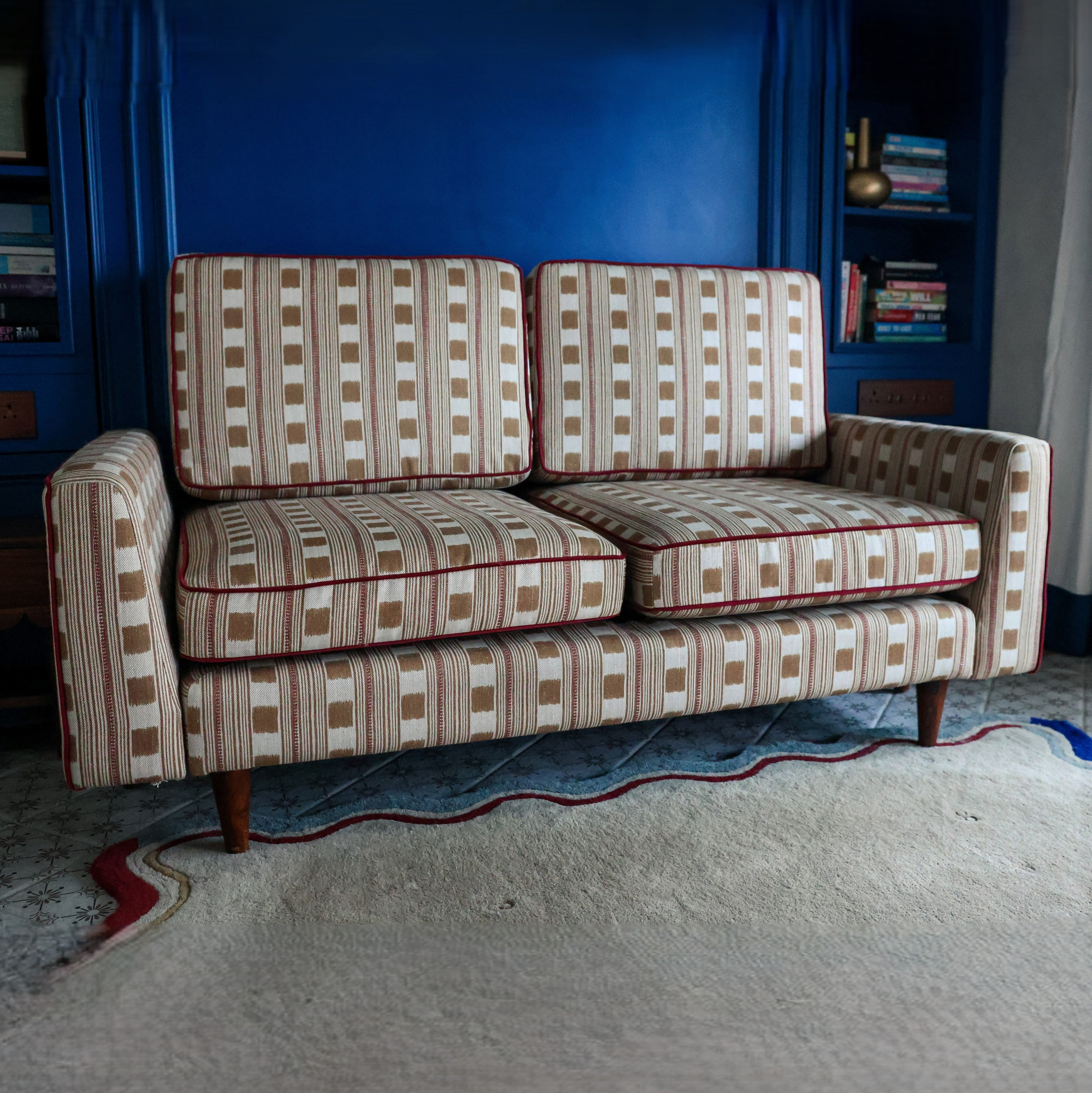 Nivara Sofa