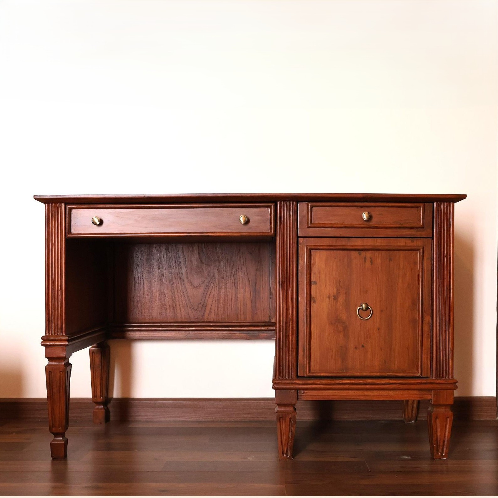 Raaz Table
