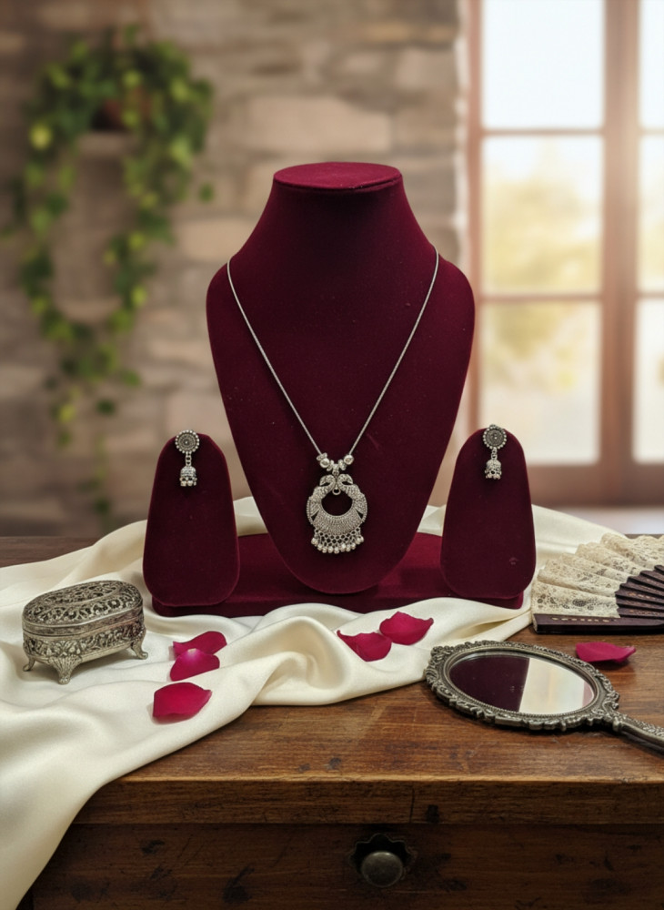 Image of Handcrafted Floral Wreath Pendant for Evening Wear – Necklace &amp; Earring Set