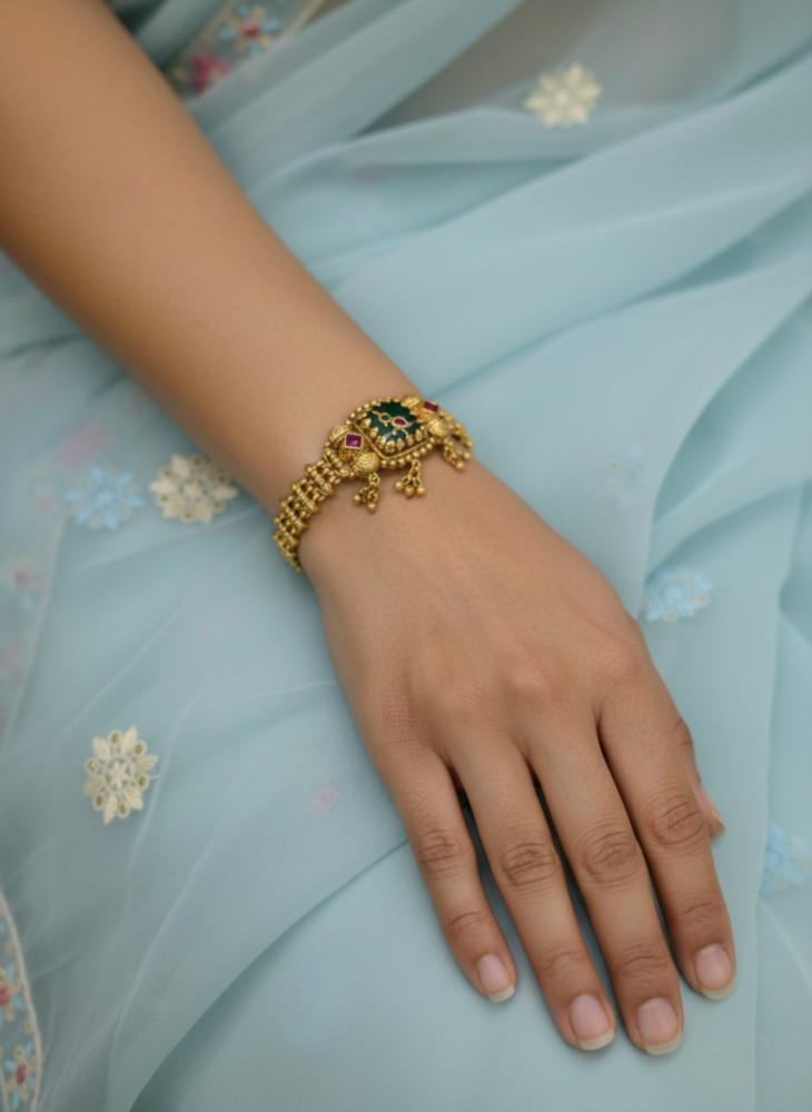 Image of Antique Gold-Plated Kundan Floral Adjustable Bracelet for Women