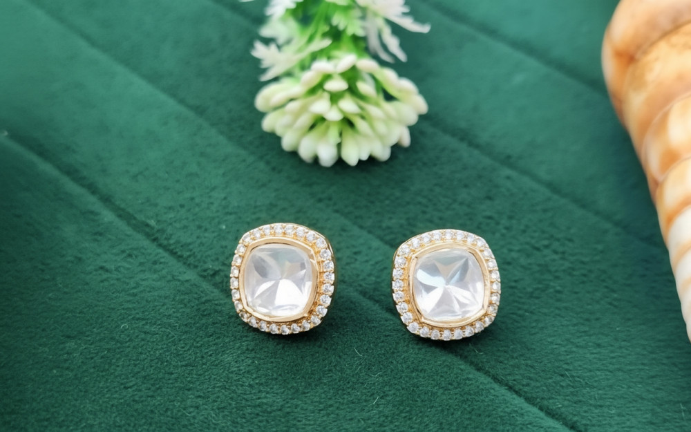 Image of Traditional Gold-Plated Square Kundan Stud Earrings with Stone Halo